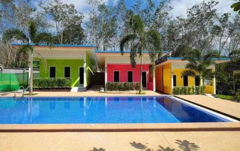 At night Airport Resort