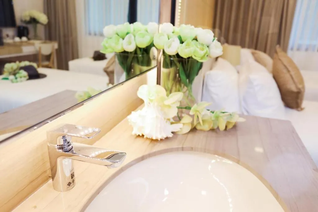 Bed in Thaisun Bangkok Hotel