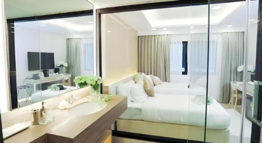 Bed in Thaisun Bangkok Hotel