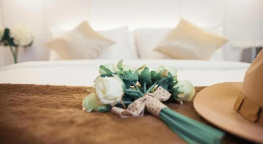 Bed in Thaisun Bangkok Hotel