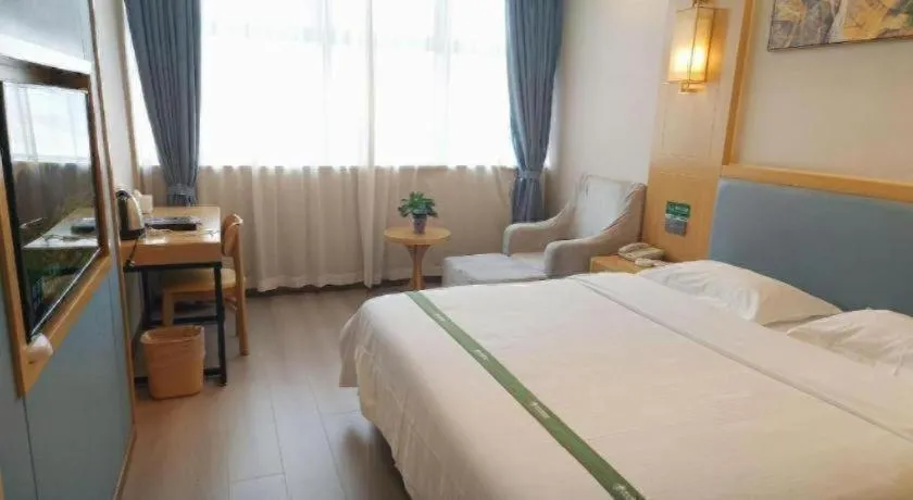 Bed in GreenTree Inn Guiyang Wudang District High-speed Railway East Station