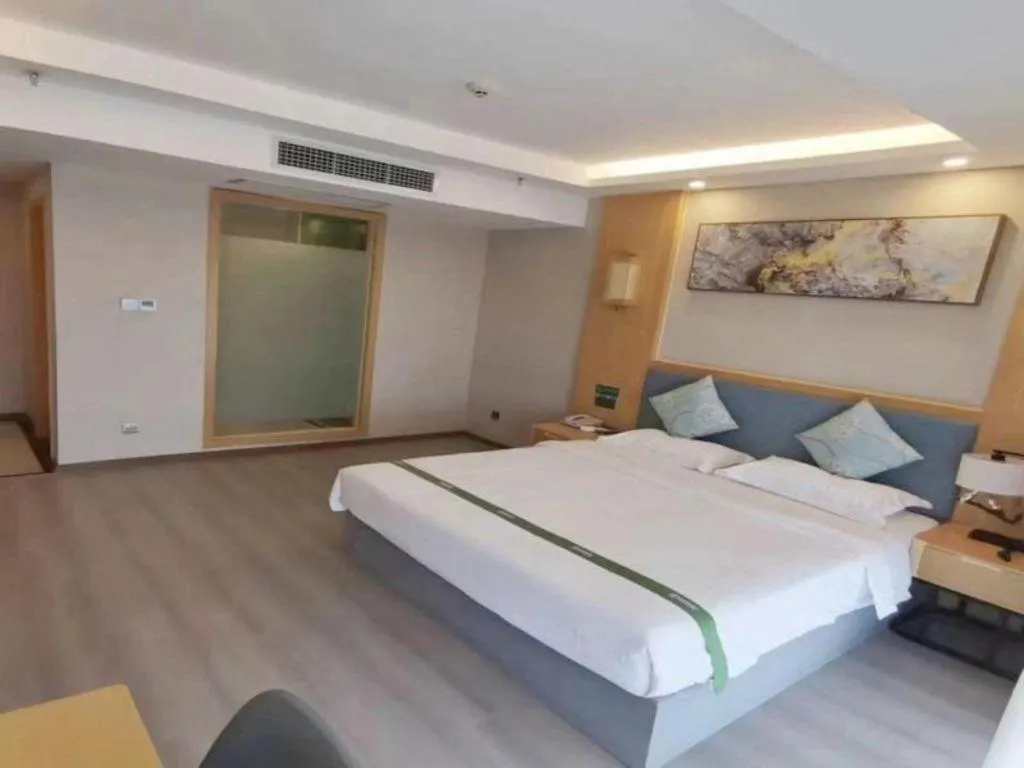 Bed in GreenTree Inn Guiyang Wudang District High-speed Railway East Station