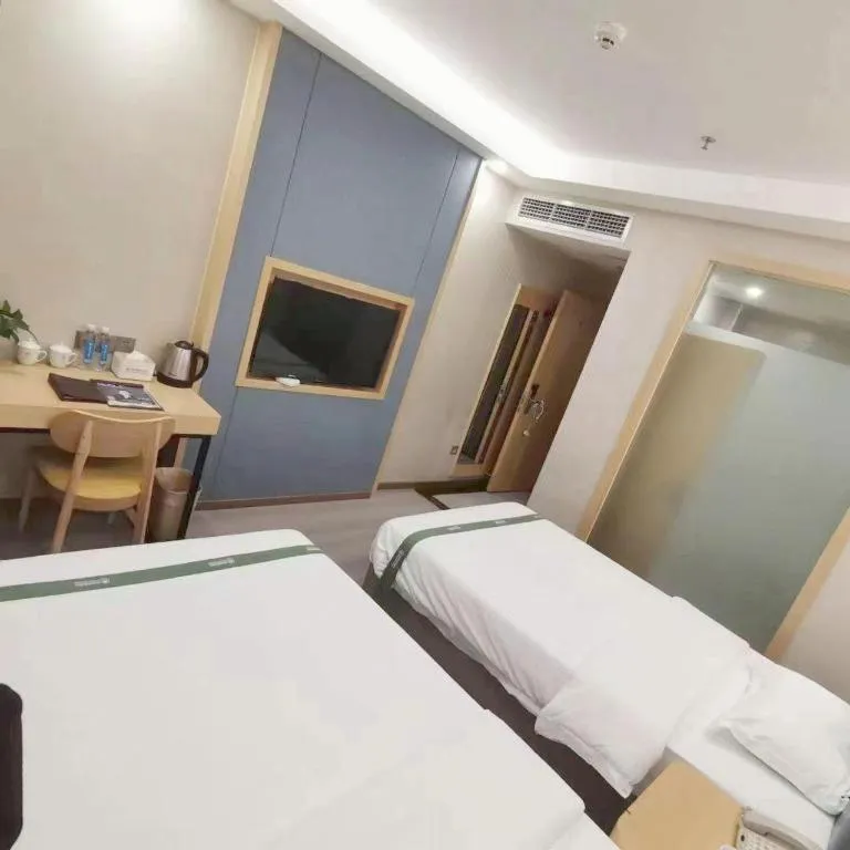 Bed in GreenTree Inn Guiyang Wudang District High-speed Railway East Station