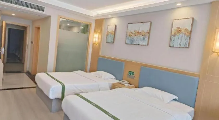 Bed in GreenTree Inn Guiyang Wudang District High-speed Railway East Station