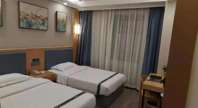 Bed in GreenTree Inn Guiyang Wudang District High-speed Railway East Station