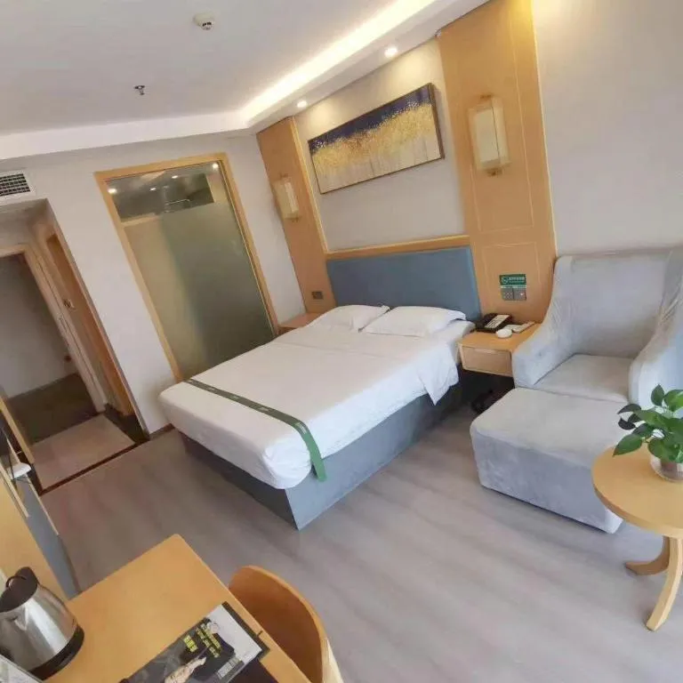 Bed in GreenTree Inn Guiyang Wudang District High-speed Railway East Station