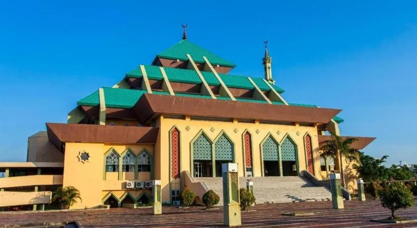 Capital O 91407 Kb Luxury Hostel