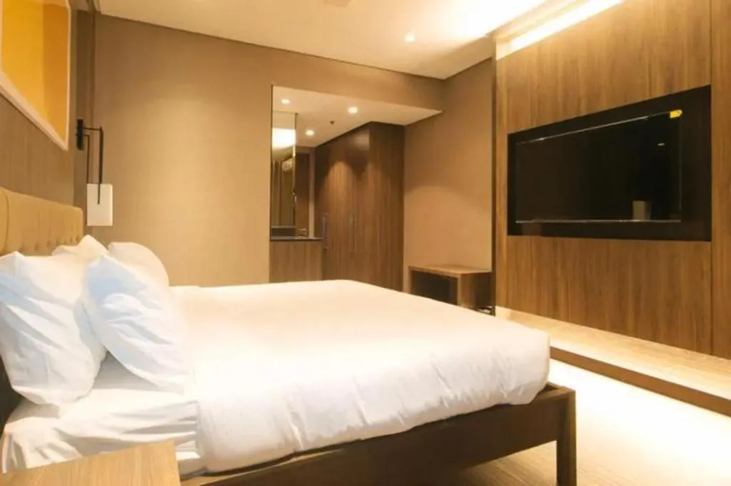 Hotel Amarah and Aiome