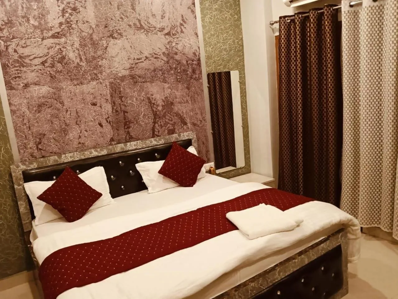 Bedroom, Bed in Hotel O Suryavanshi Palace