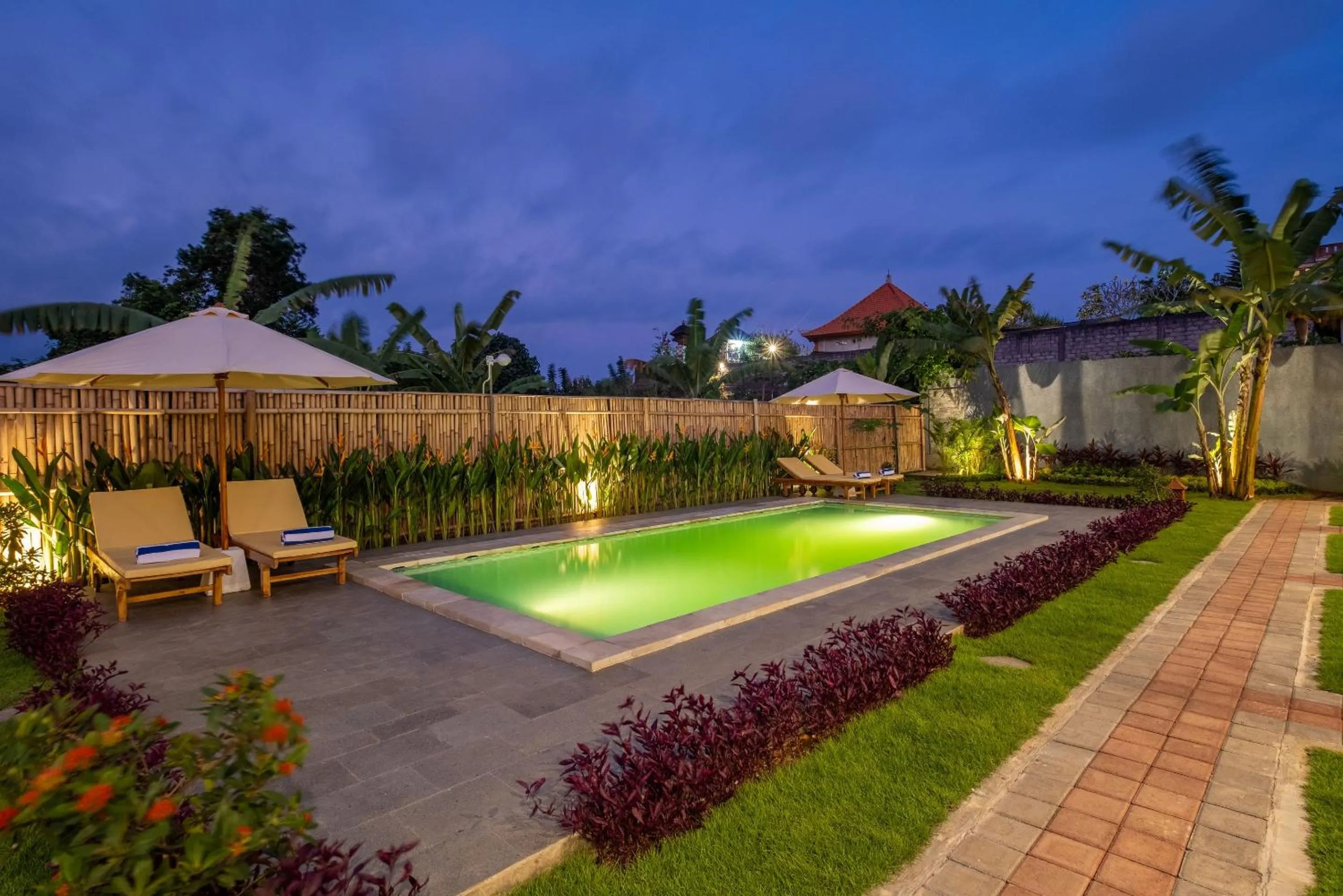 Garden view in Cove Dmali