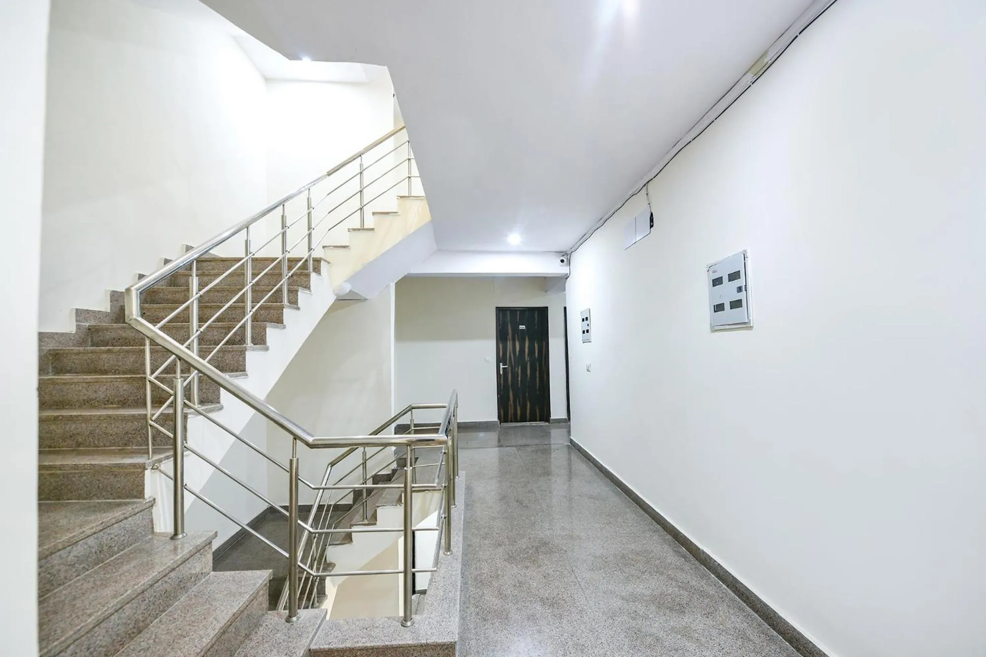 Lobby or reception in FabHotel The Yashobhumi Near Yashobhoomi Convention Centre