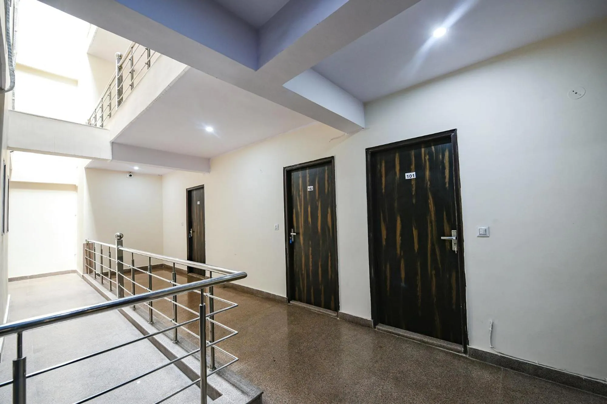 Lobby or reception in FabHotel The Yashobhumi Near Yashobhoomi Convention Centre