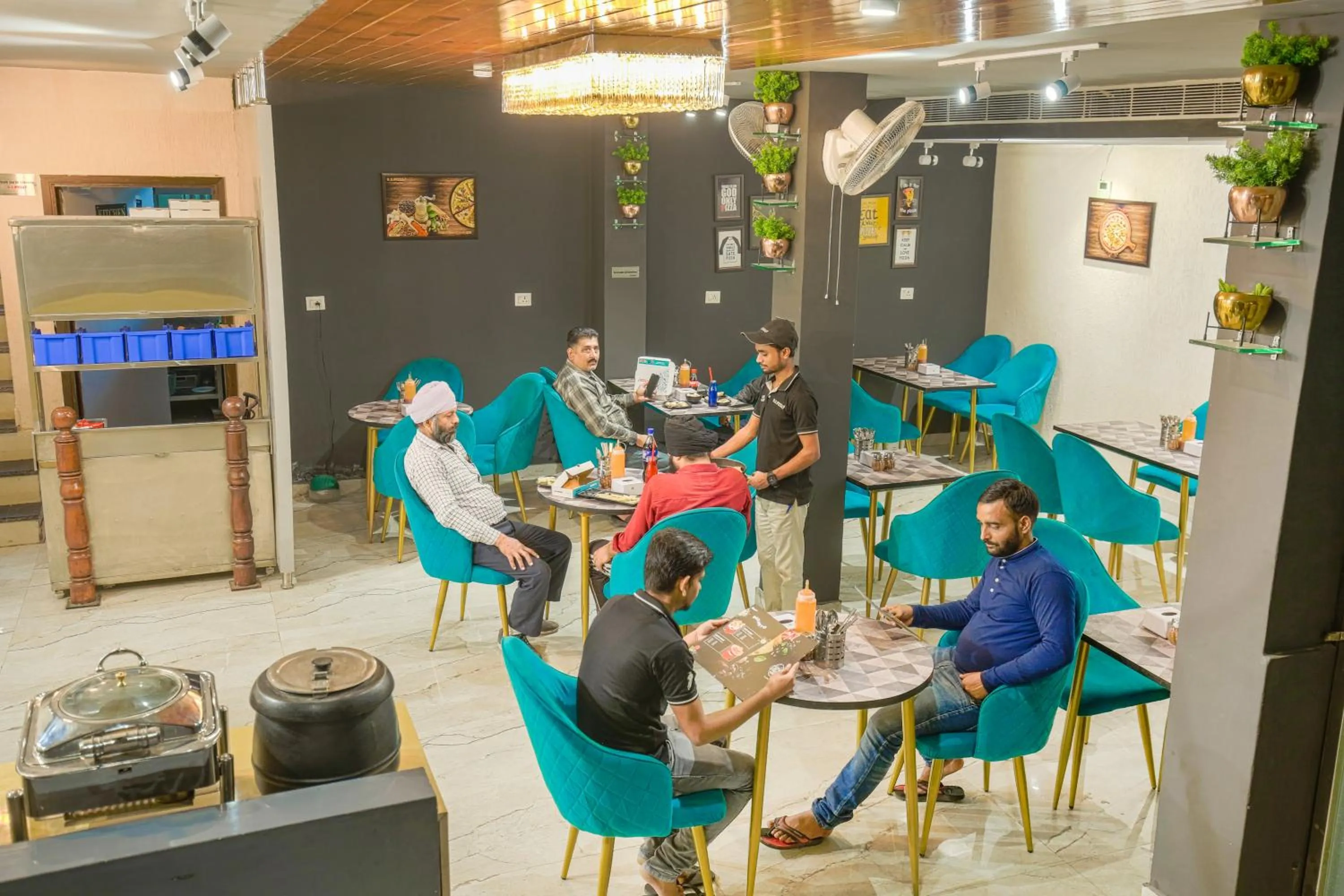 Restaurant/places to eat in Hotel City Castle