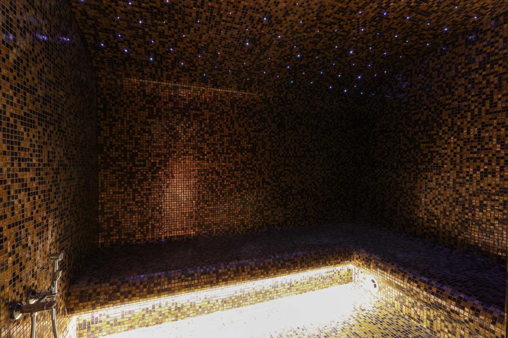 Spa and wellness centre/facilities in Suncity Hotel & SPA