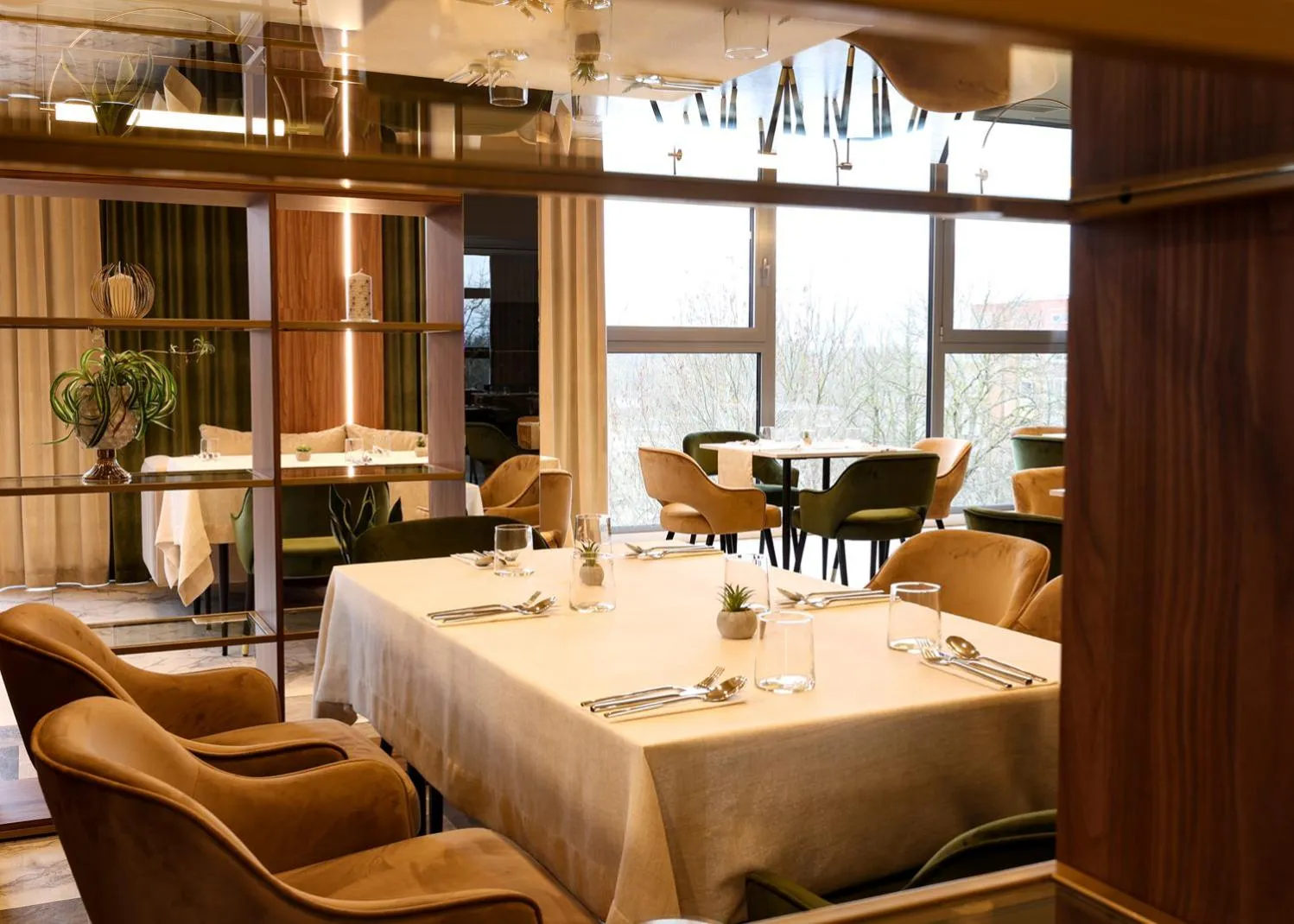 Restaurant/places to eat in Suncity Hotel & SPA