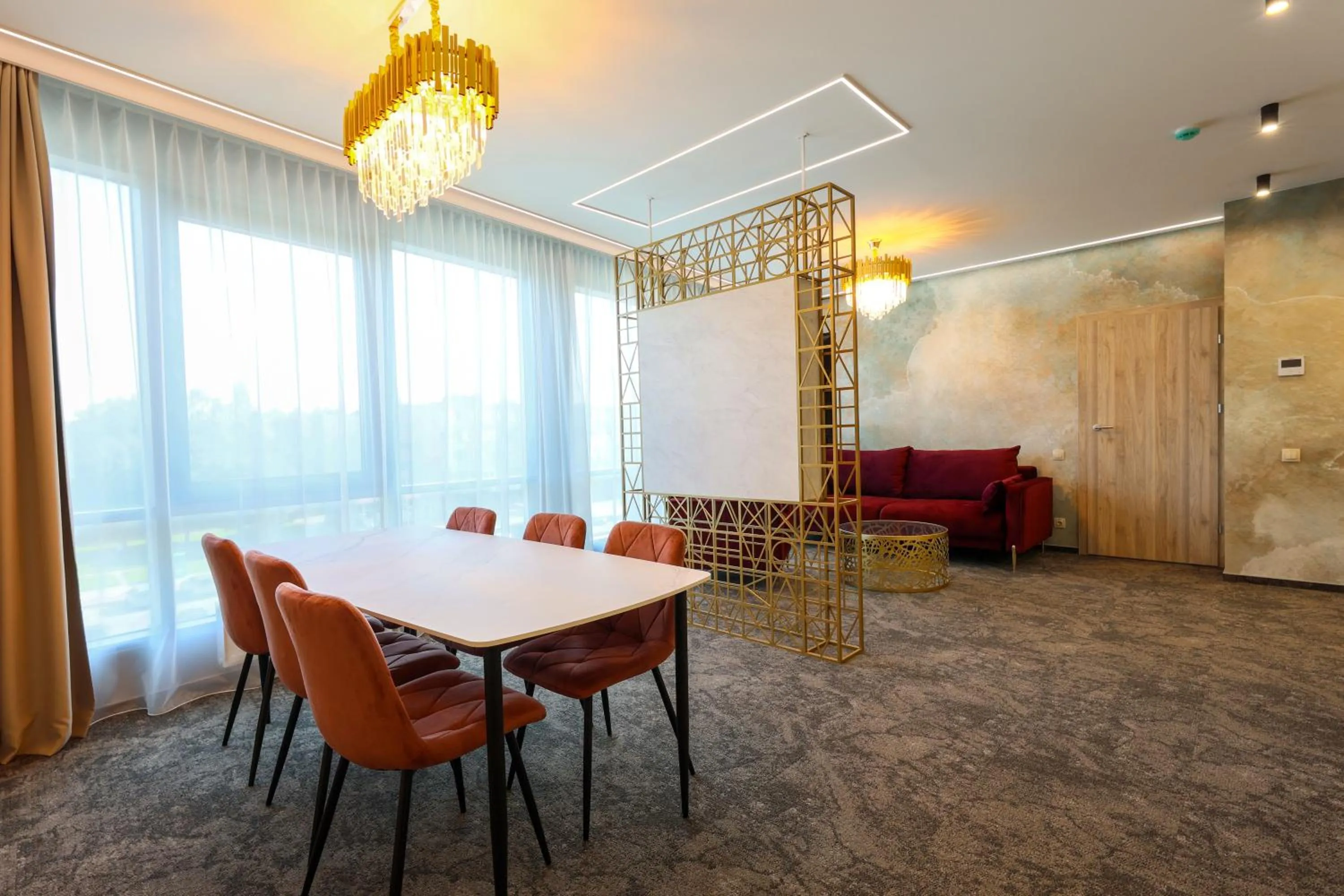 Living room in Suncity Hotel & SPA