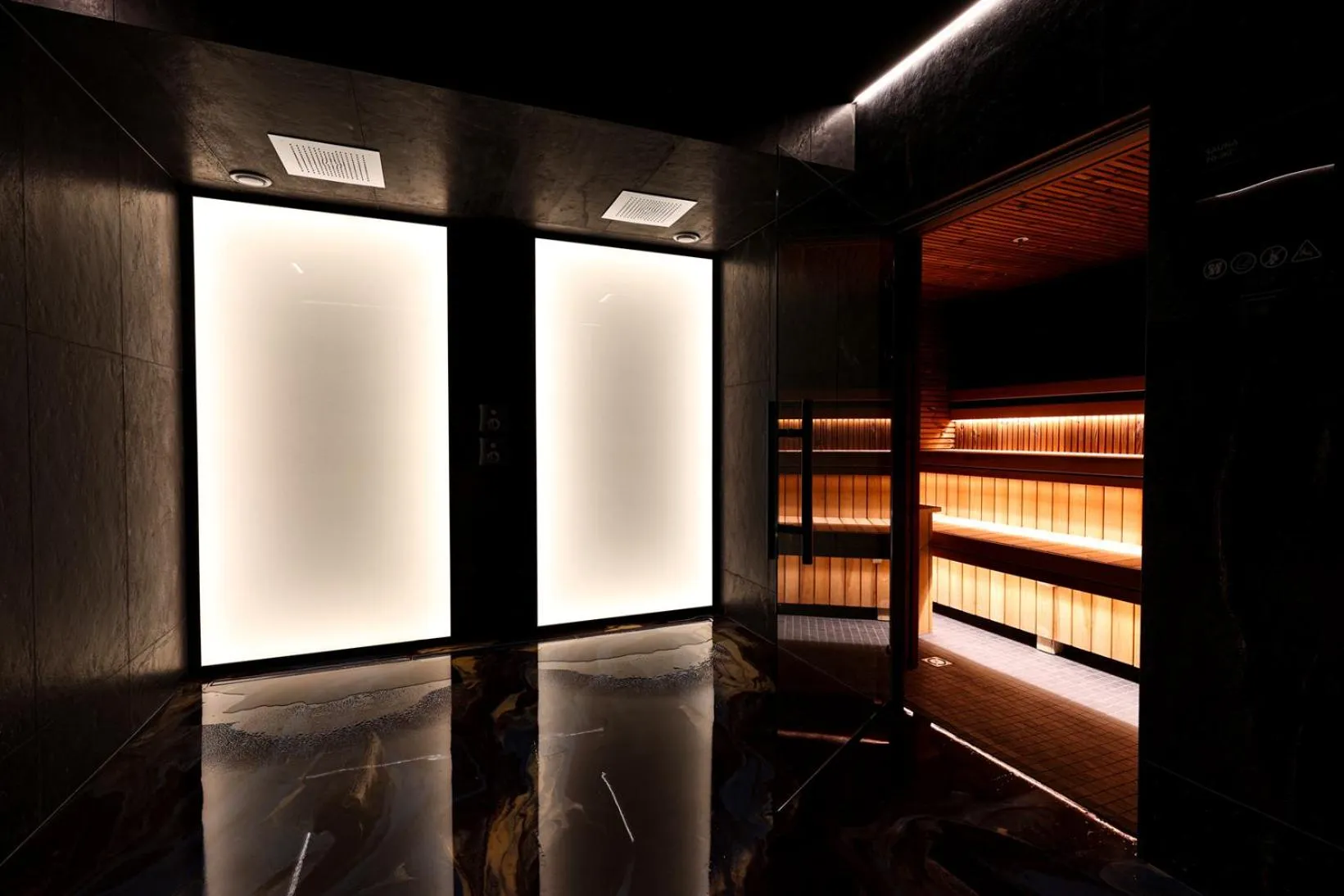 Shower in Suncity Hotel & SPA