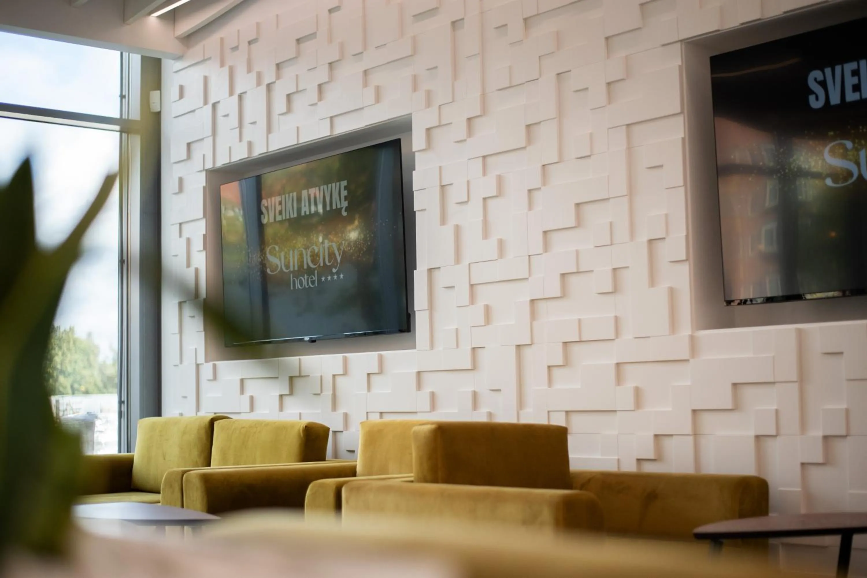 Communal lounge/ TV room in Suncity Hotel & SPA