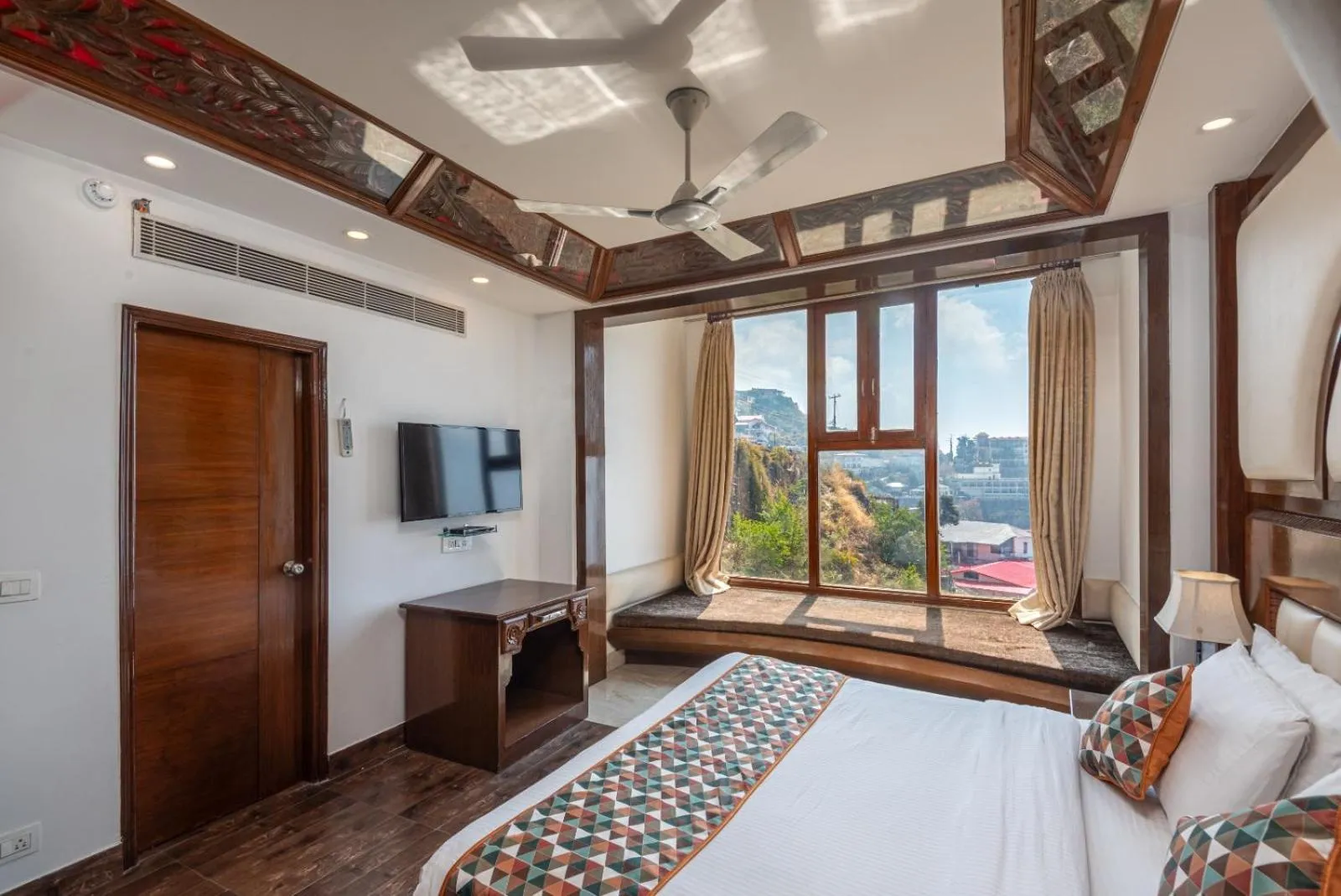 Bed in Lawrence Solitaire Resort, Mall road, Mussoorie