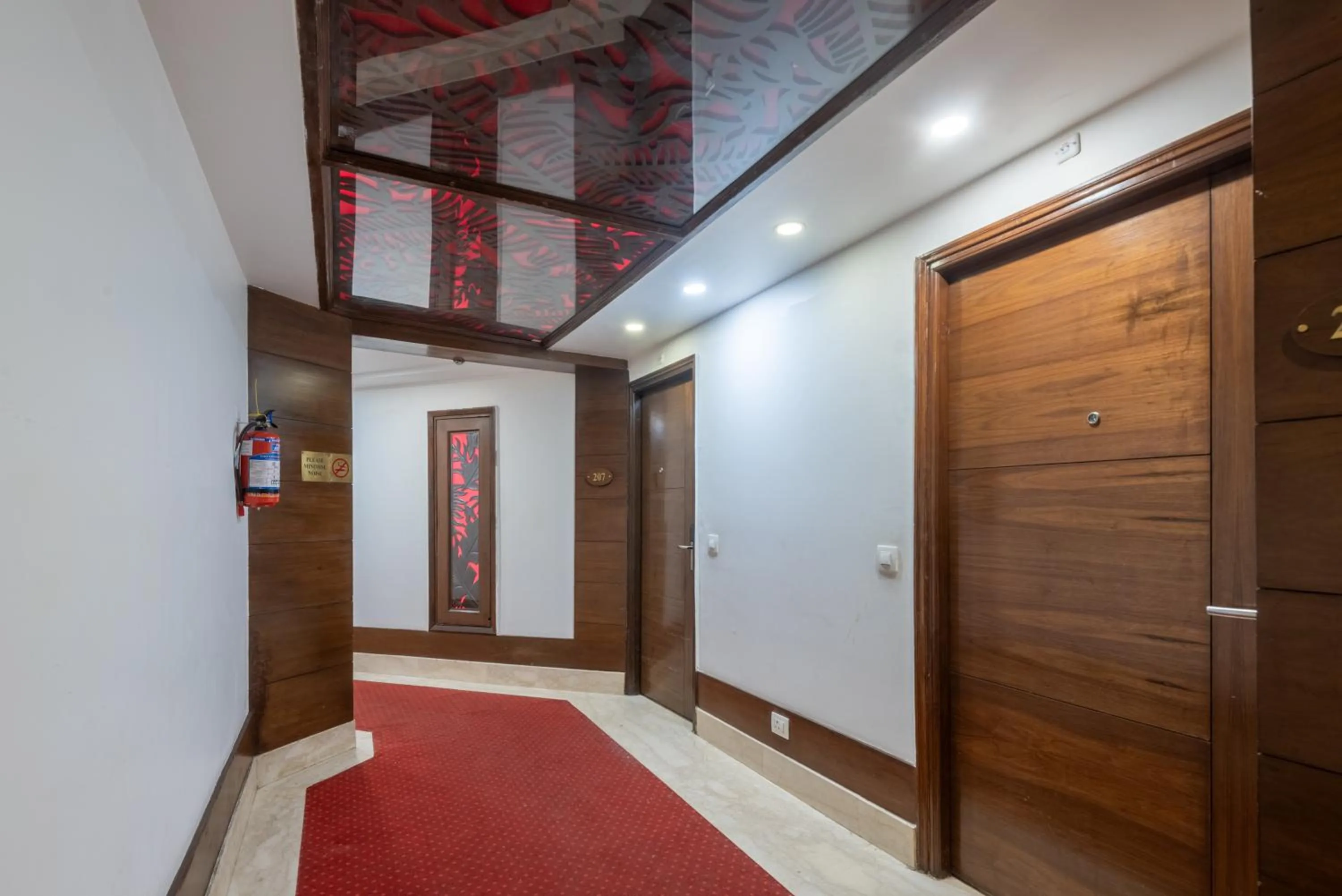 Lawrence Solitaire Resort, Mall road, Mussoorie