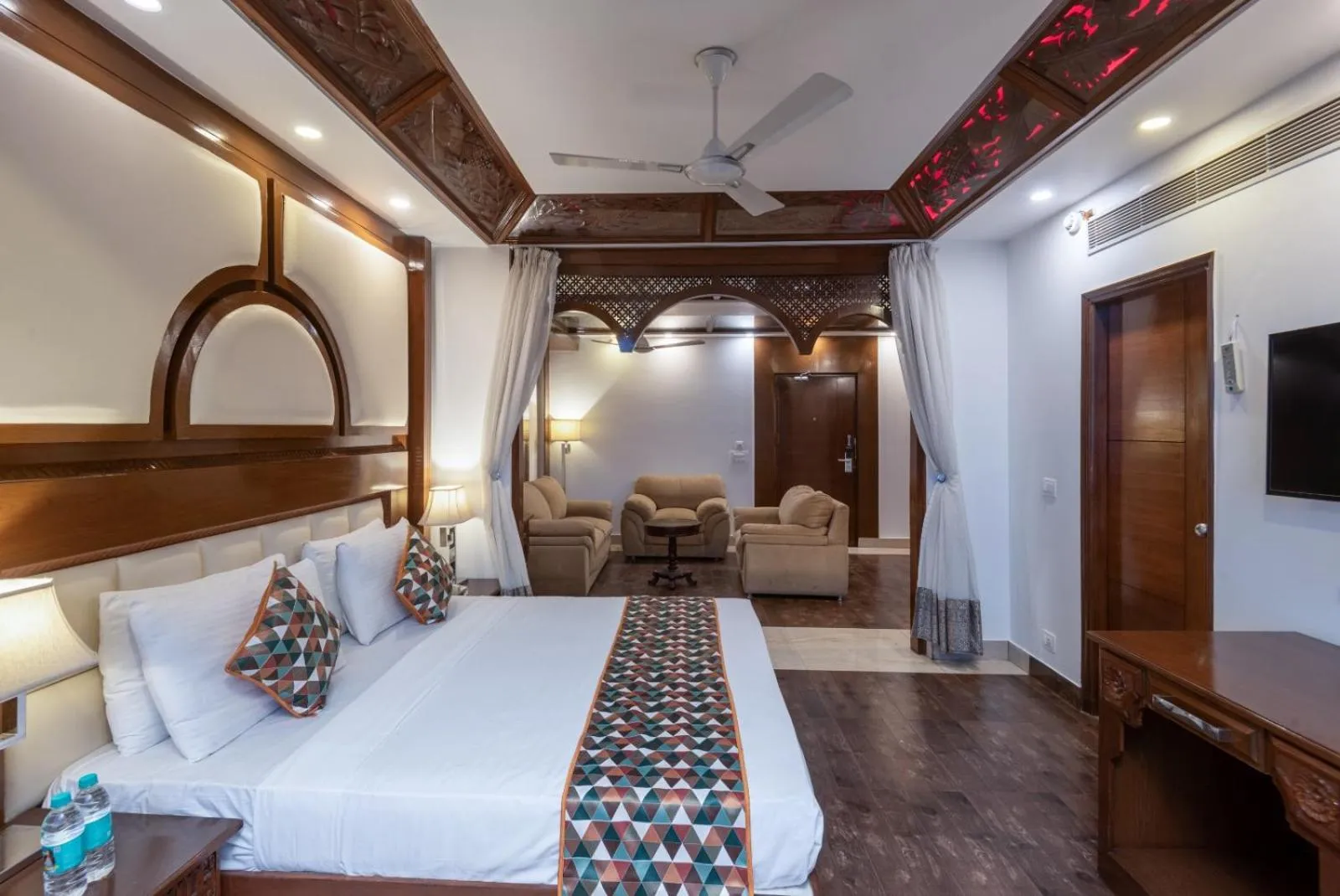 Bed in Lawrence Solitaire Resort, Mall road, Mussoorie