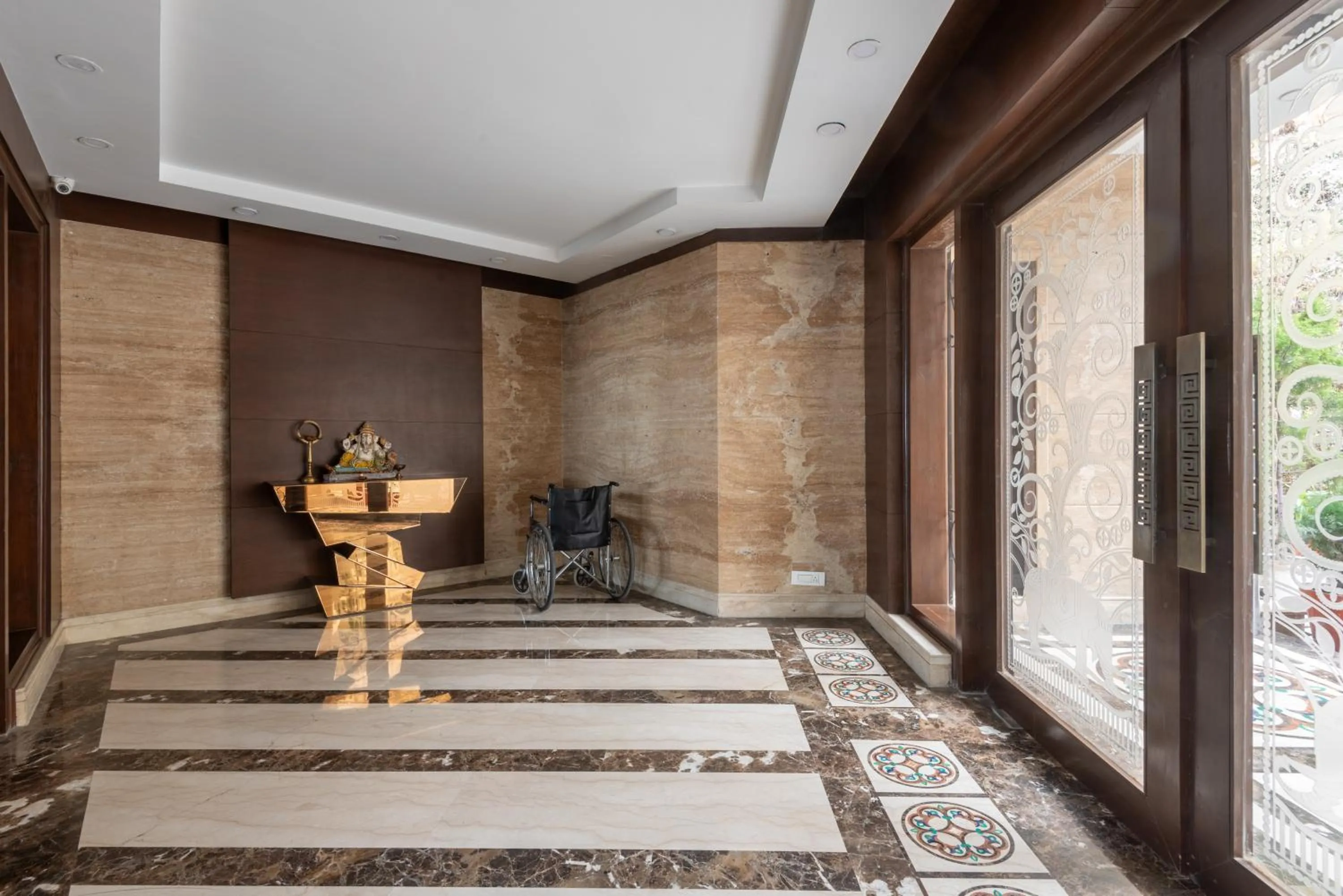 Lawrence Solitaire Resort, Mall road, Mussoorie