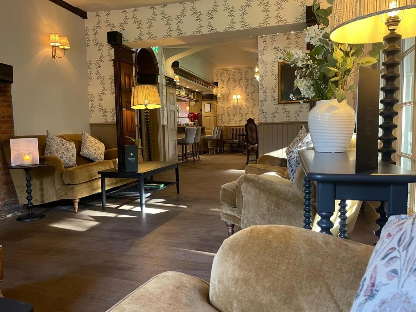 Lounge or bar in Ravenwood Hall Hotel