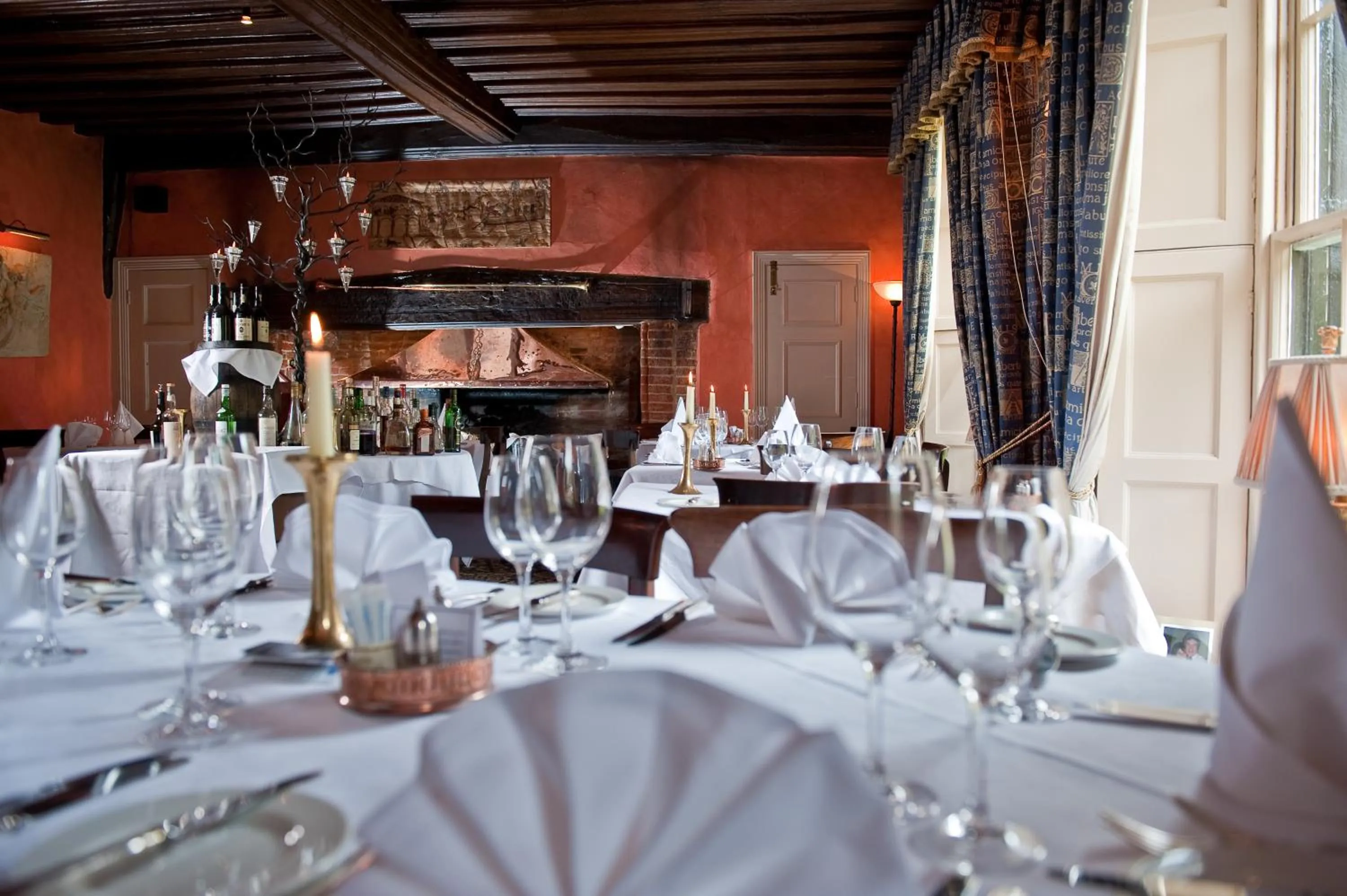 Restaurant/places to eat in Ravenwood Hall Hotel