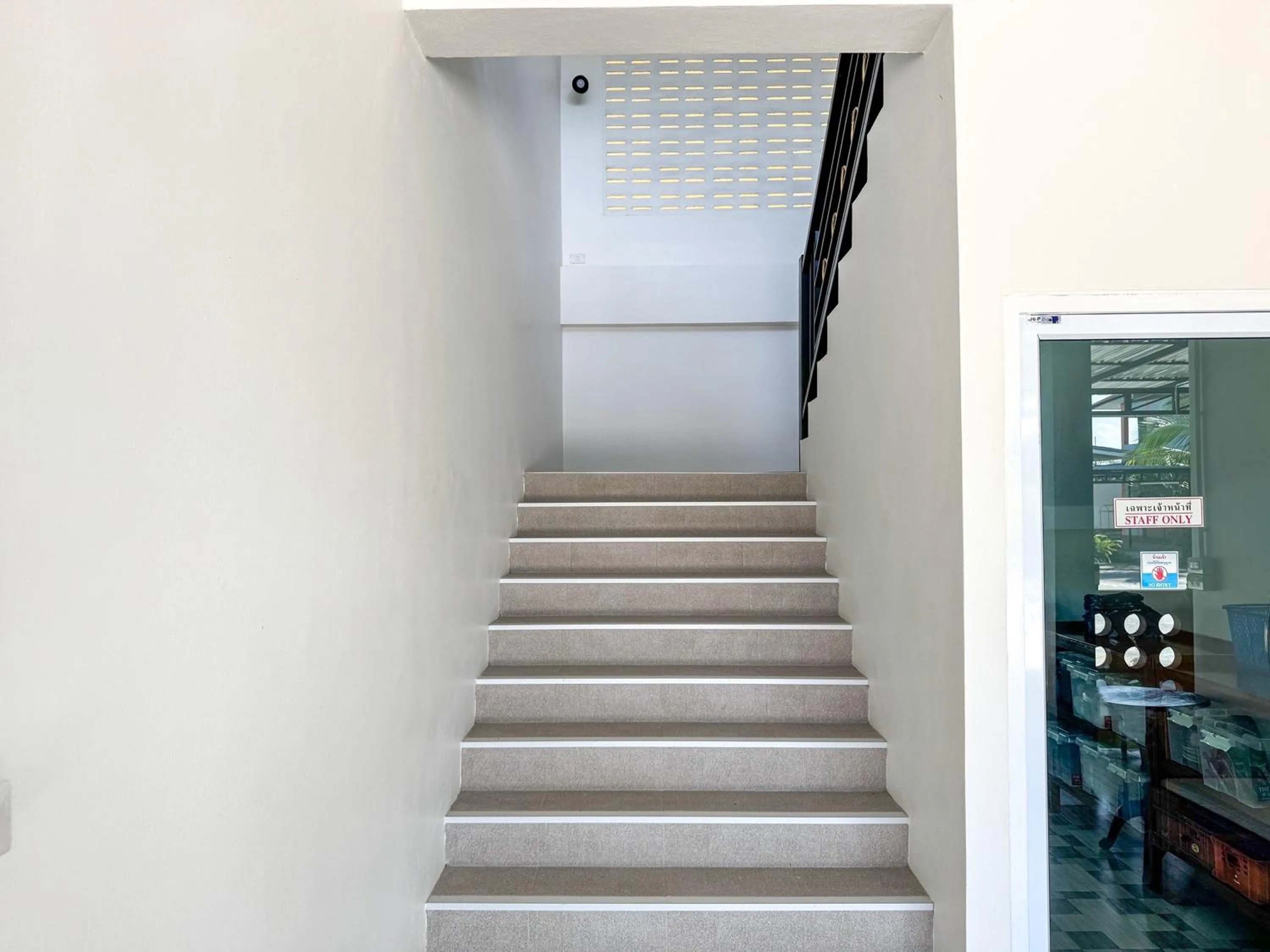 Property building in Jira Hotel