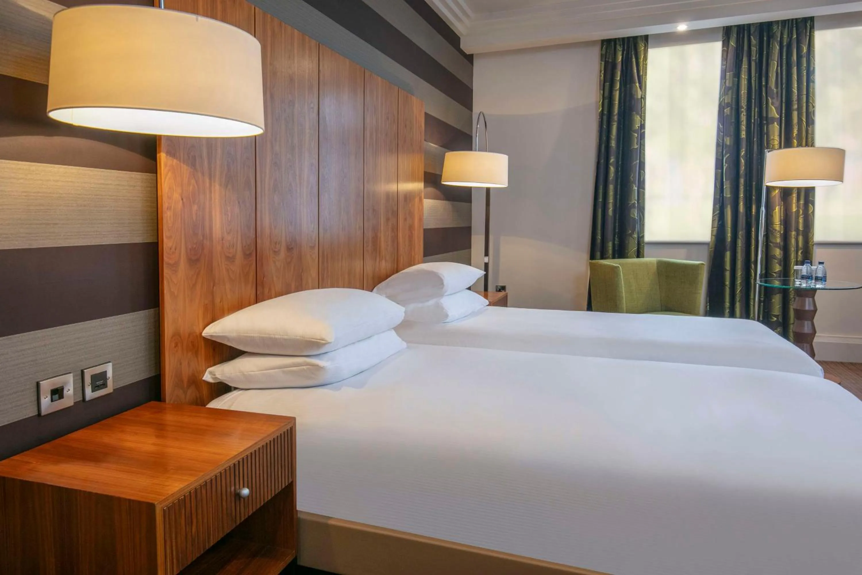 Bed in DoubleTree by Hilton Stratford-upon-Avon, United Kingdom