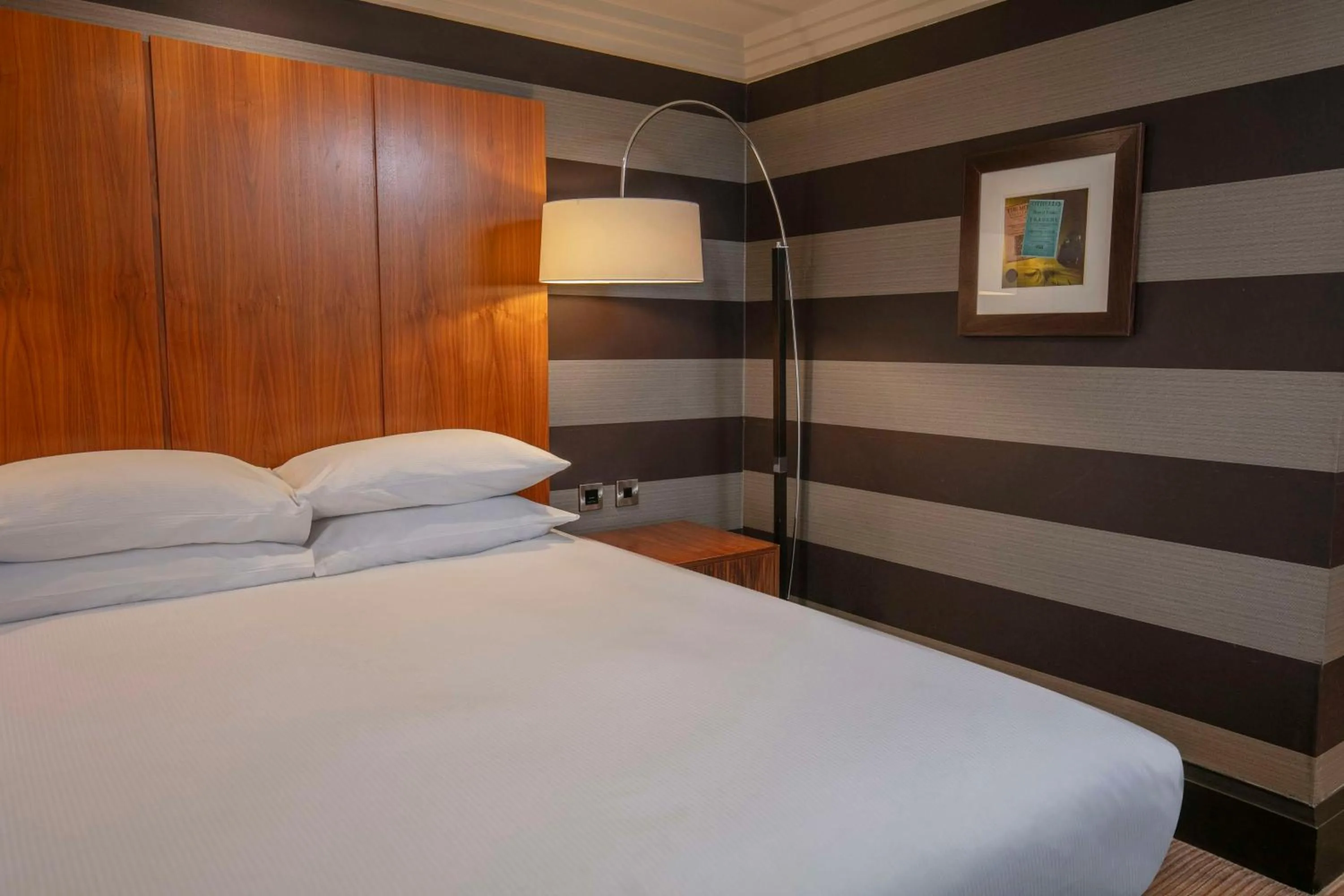 Bed in DoubleTree by Hilton Stratford-upon-Avon, United Kingdom