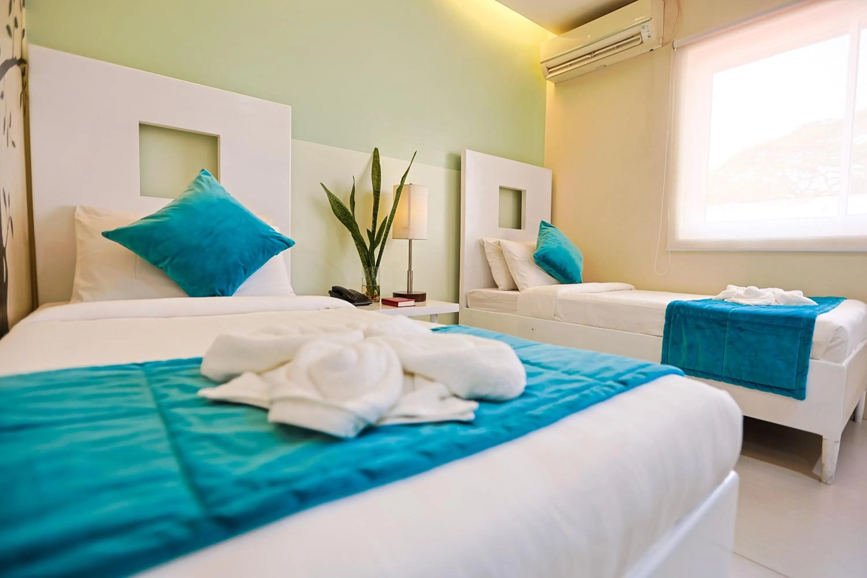 Bed in Holiday Suites Business District - formerly Empire Suites Hotel