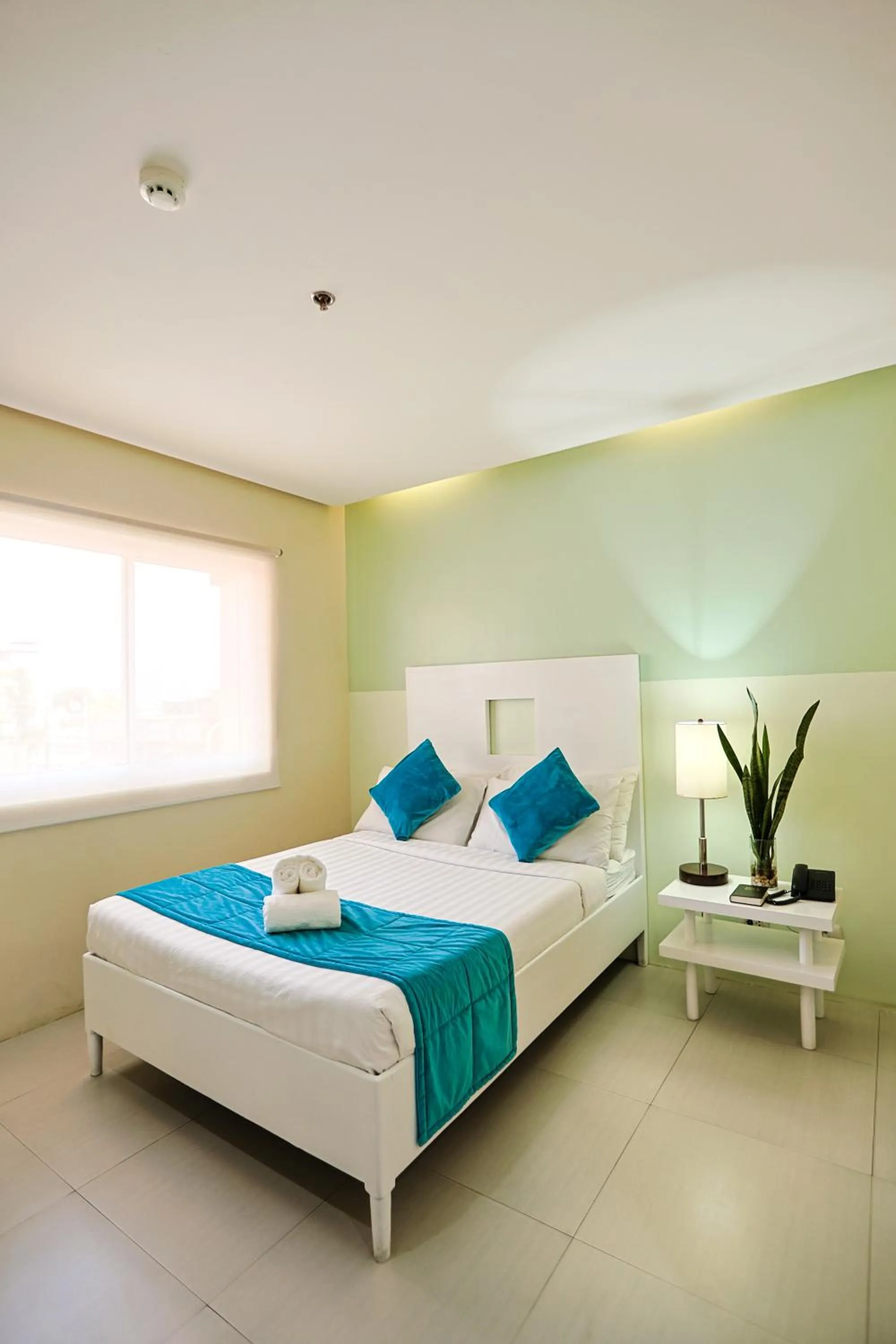 Bed in Holiday Suites Business District - formerly Empire Suites Hotel