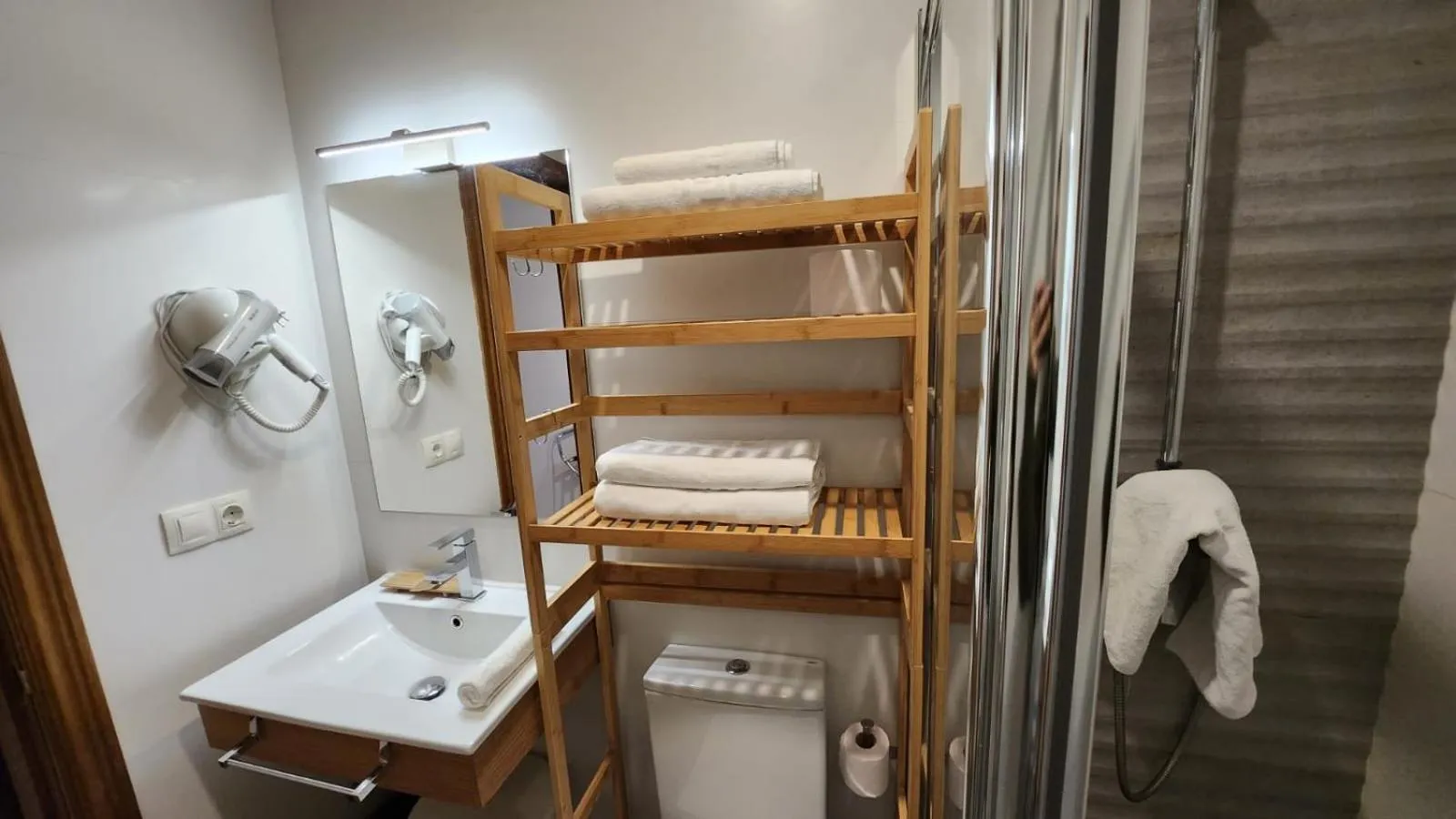 Bathroom in Eco Hotel Toledo