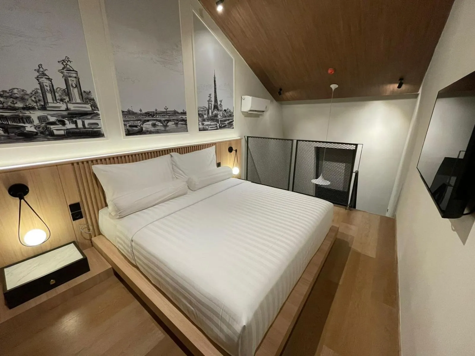 Bed in Luxeur Jakarta - Setiabudi