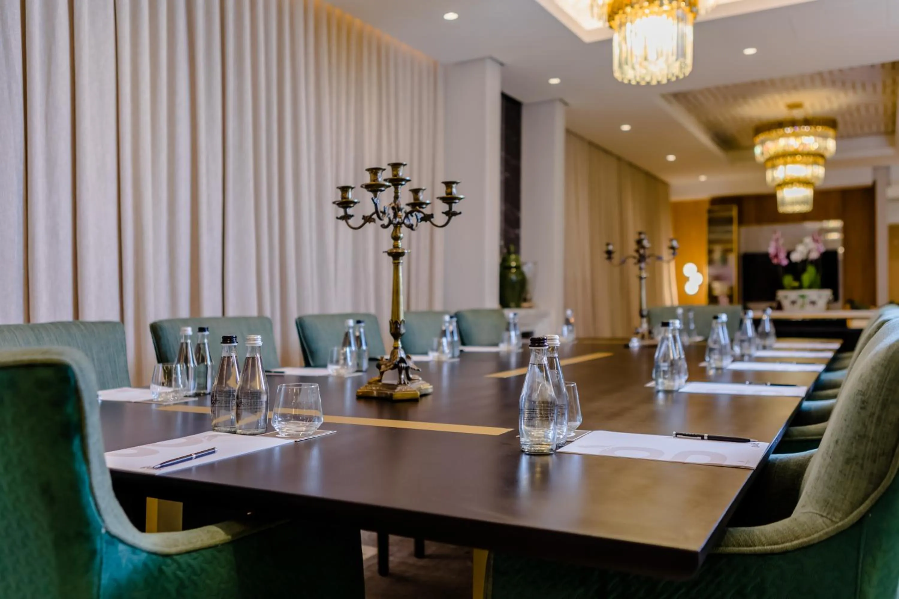 Living room in Steyn City Hotel by Saxon