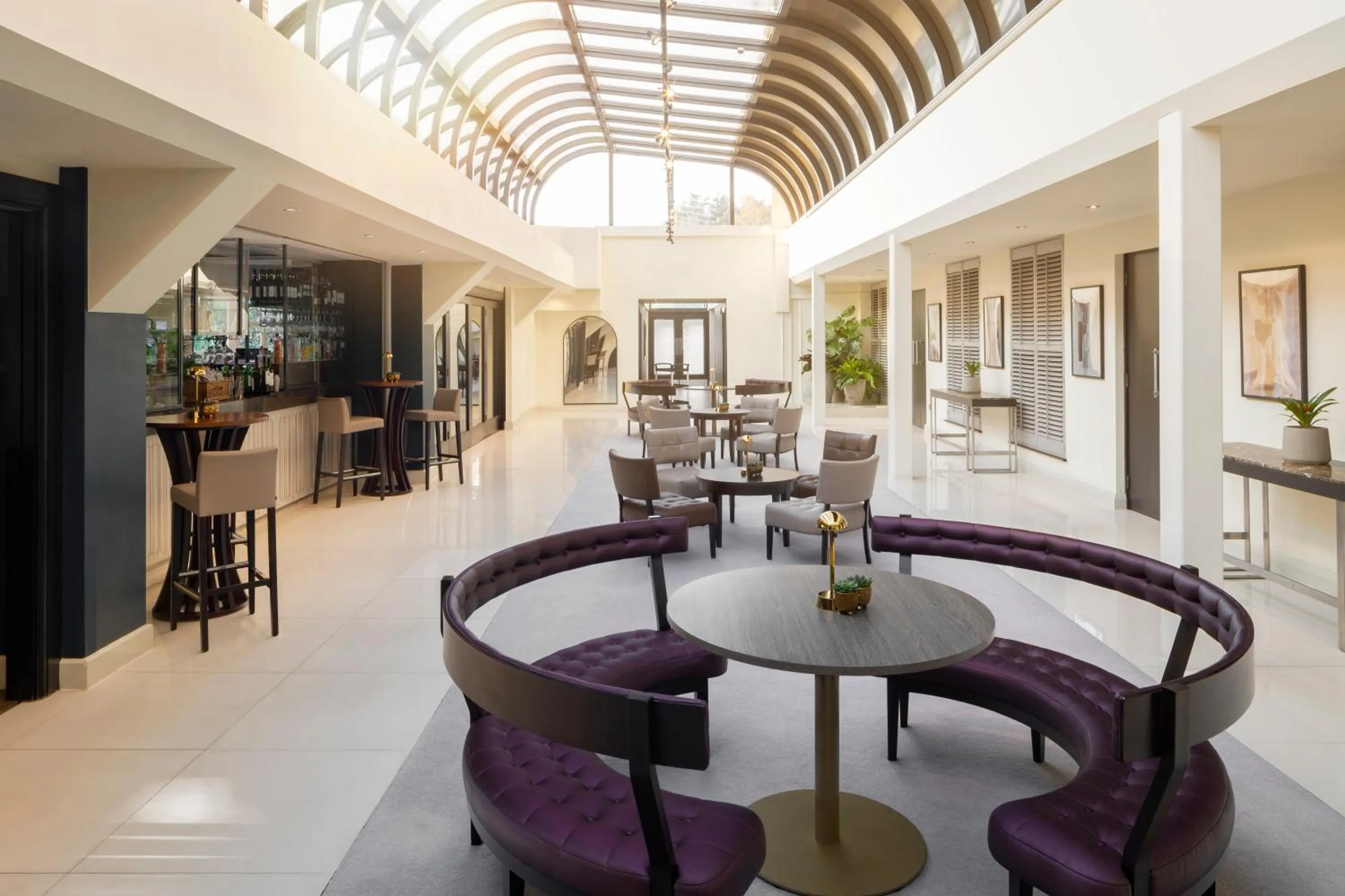 Lounge or bar in Crowne Plaza Stratford-upon-Avon by IHG