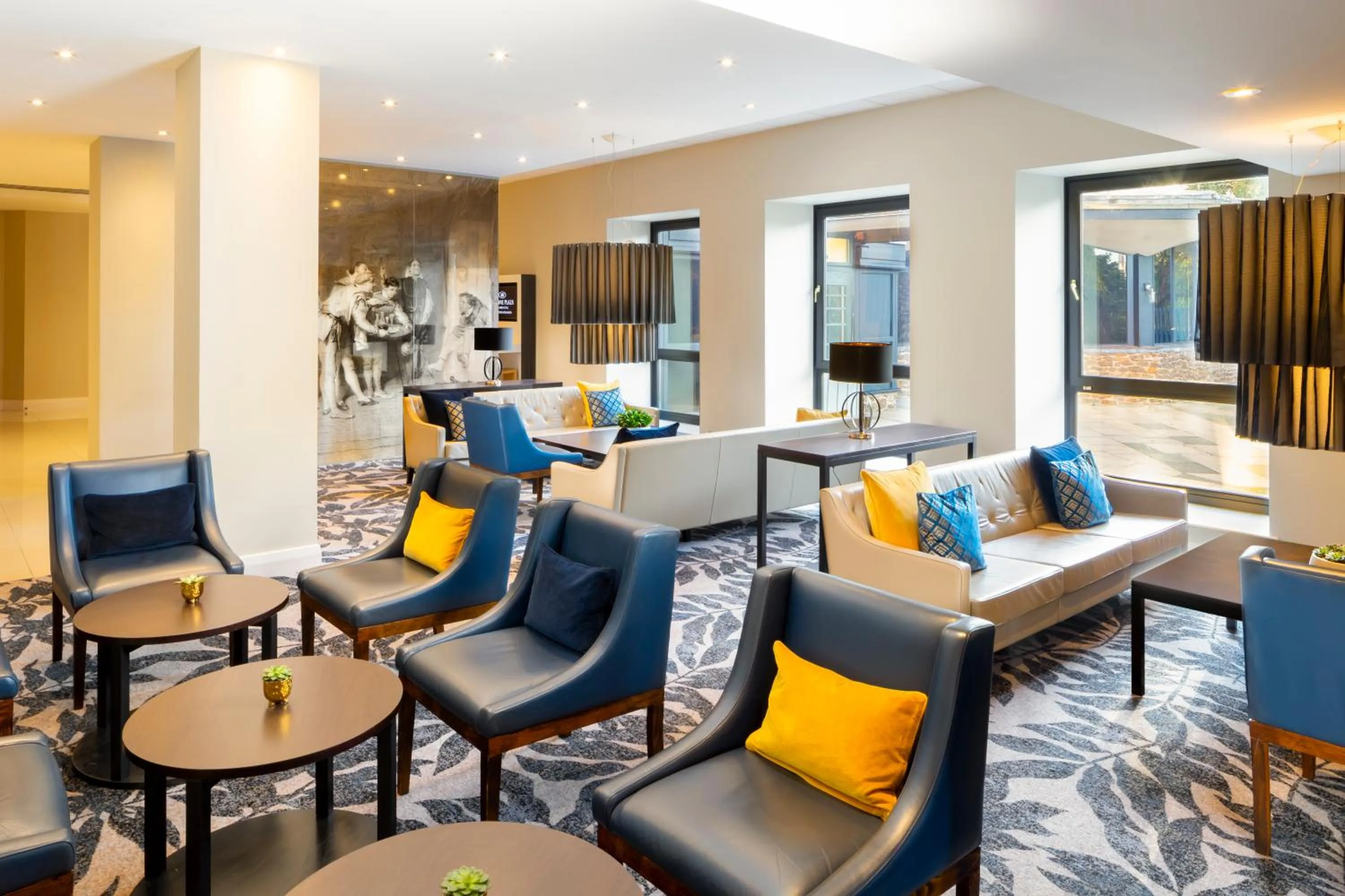 Lobby or reception in Crowne Plaza Stratford-upon-Avon by IHG
