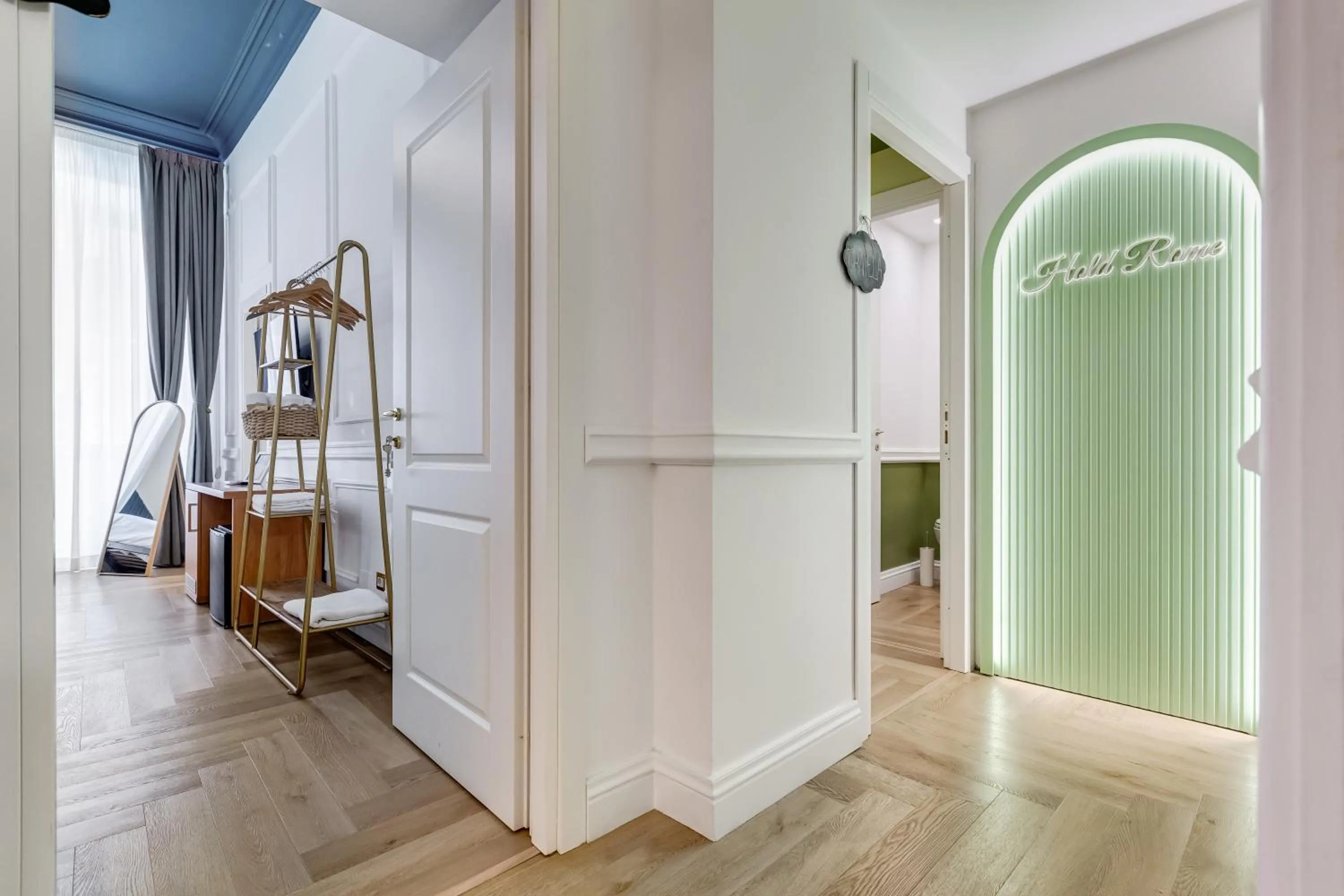 Bed in Hold Rome - Luxury Suites