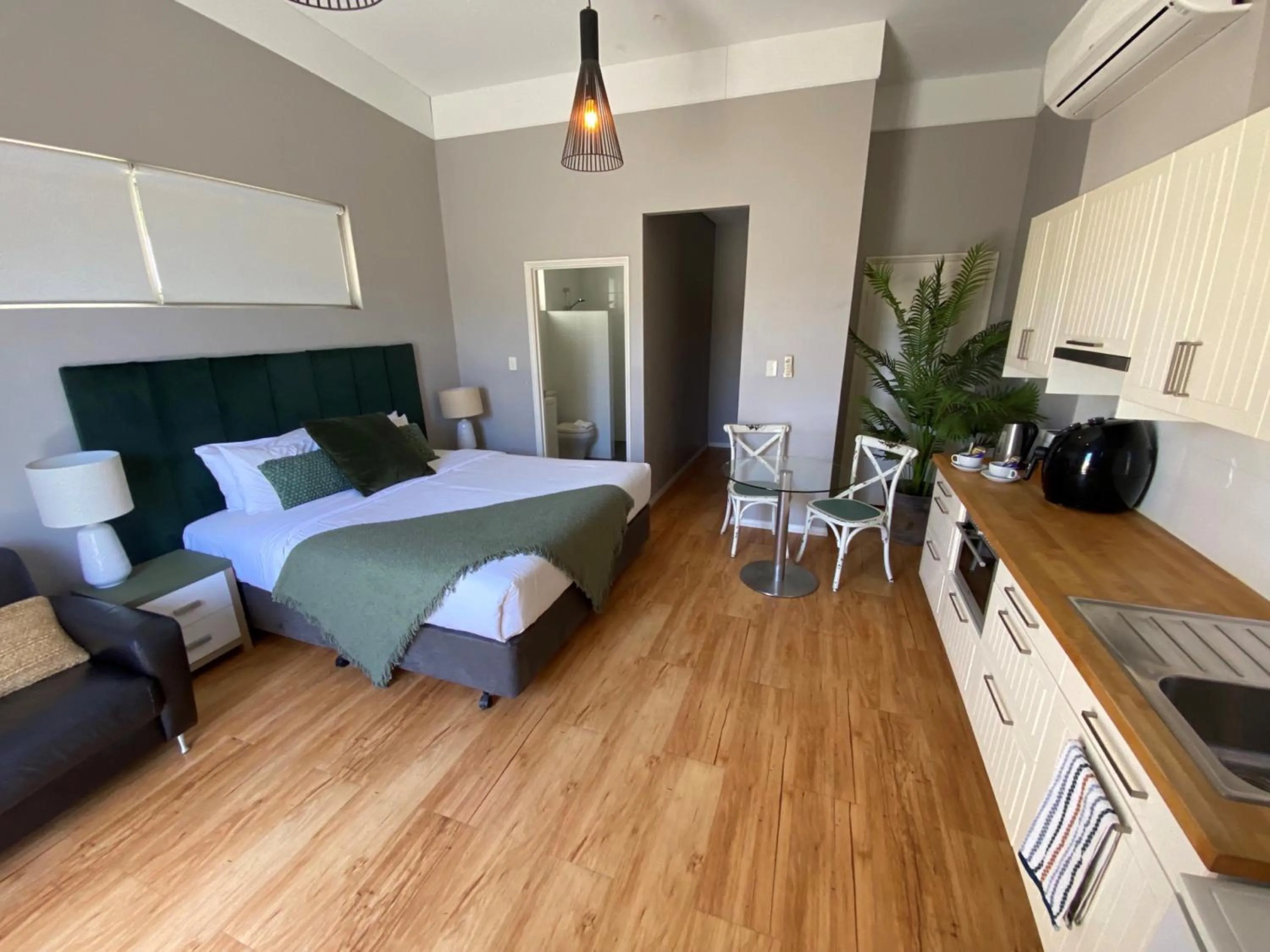 Kitchen or kitchenette, Bed in Maand Up Fremantle