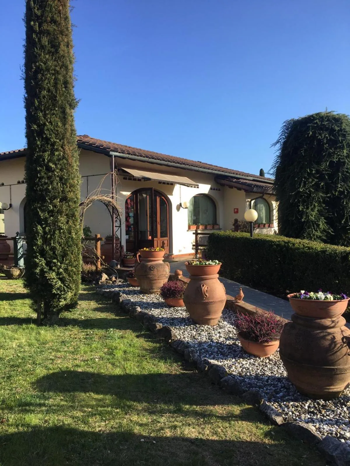 Property building in Hotel Ristorante La Lanterna