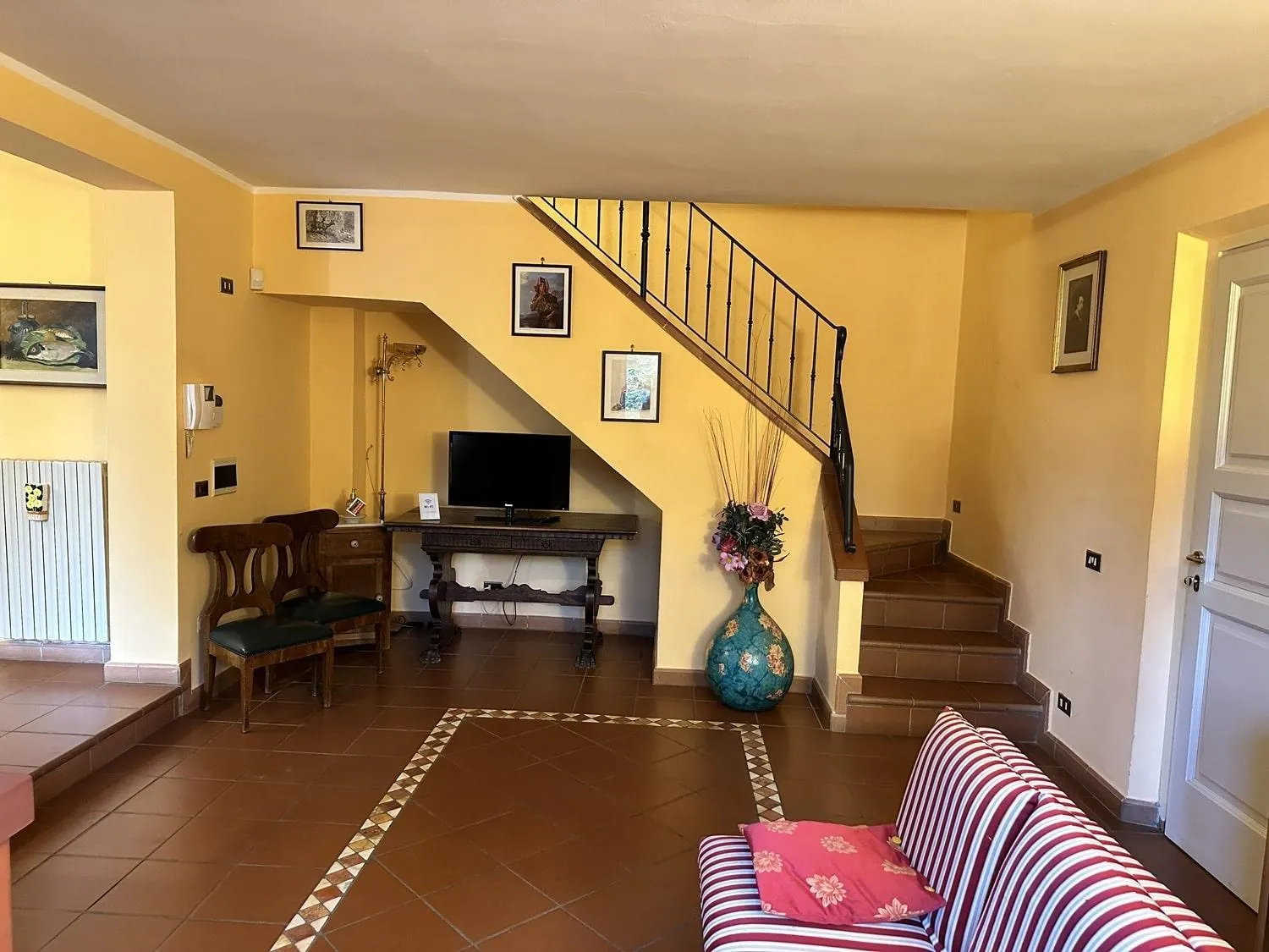 Communal lounge/ TV room in Villa Sargiano