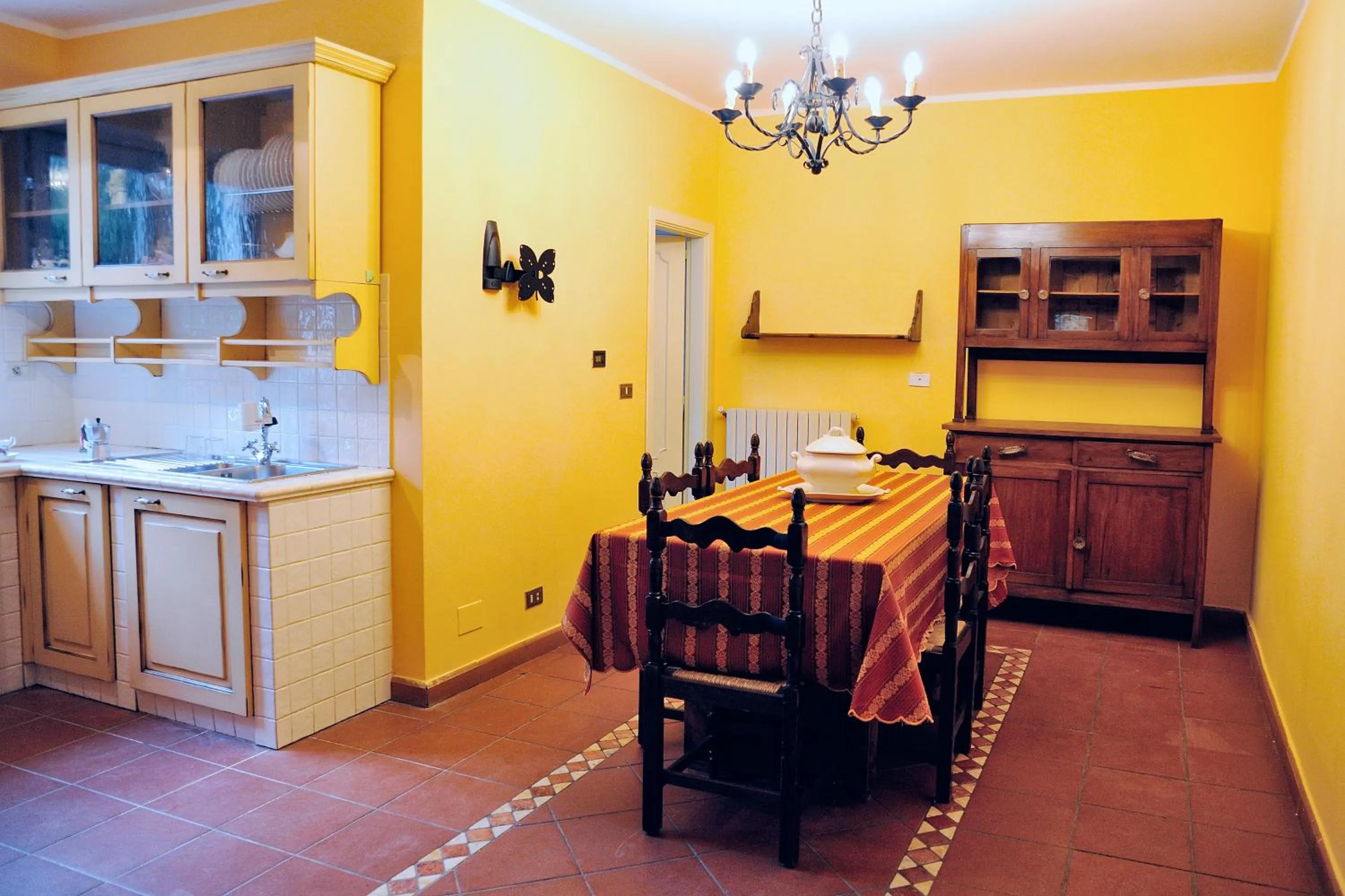 Kitchen or kitchenette in Villa Sargiano