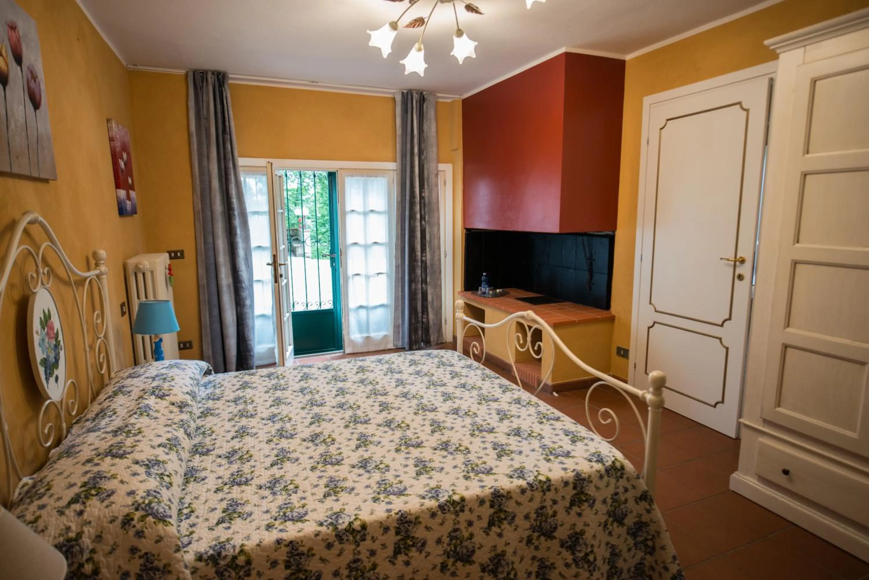 Photo of the whole room, Bed in Villa Sargiano