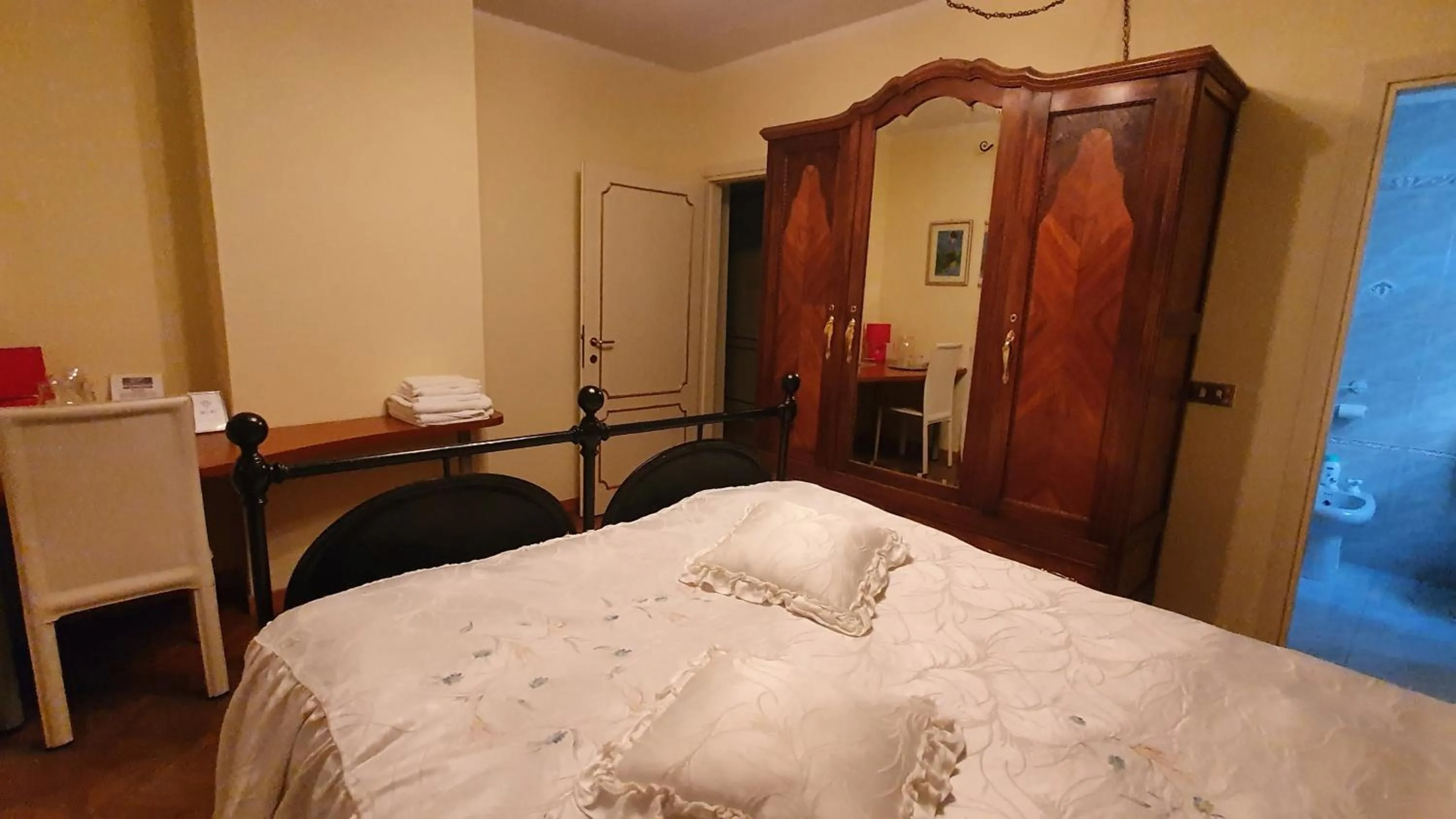 Photo of the whole room, Bed in Villa Sargiano