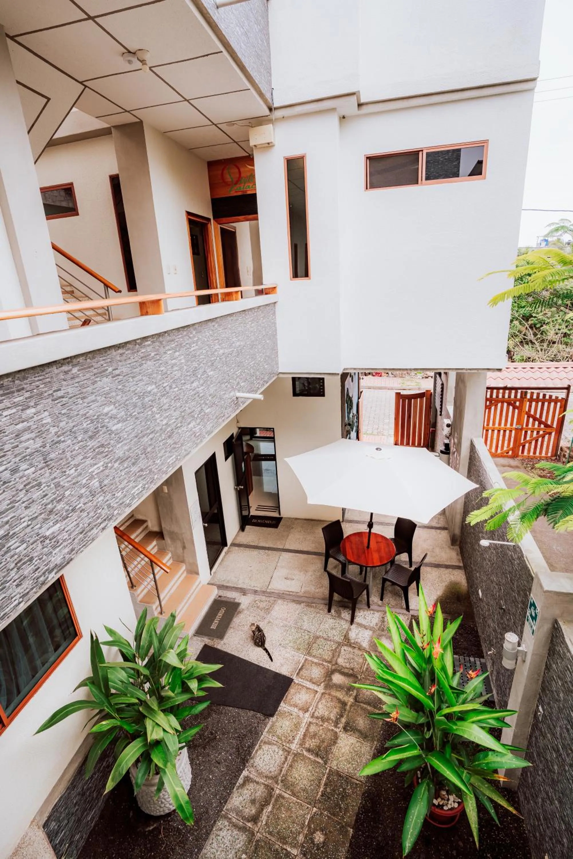 Patio in Hotel Palace Galapagos