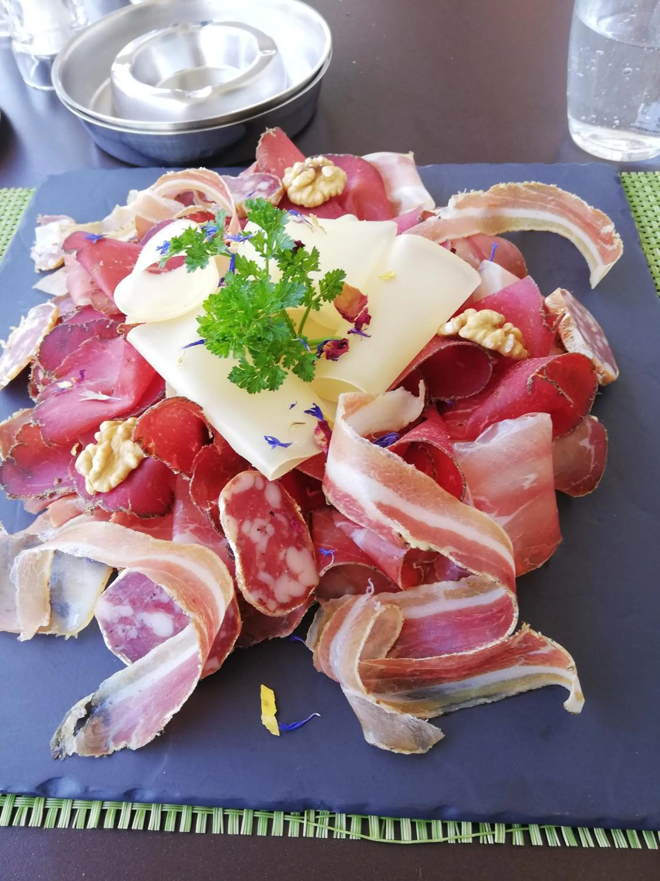 Restaurant/places to eat in Hôtel Bellevue