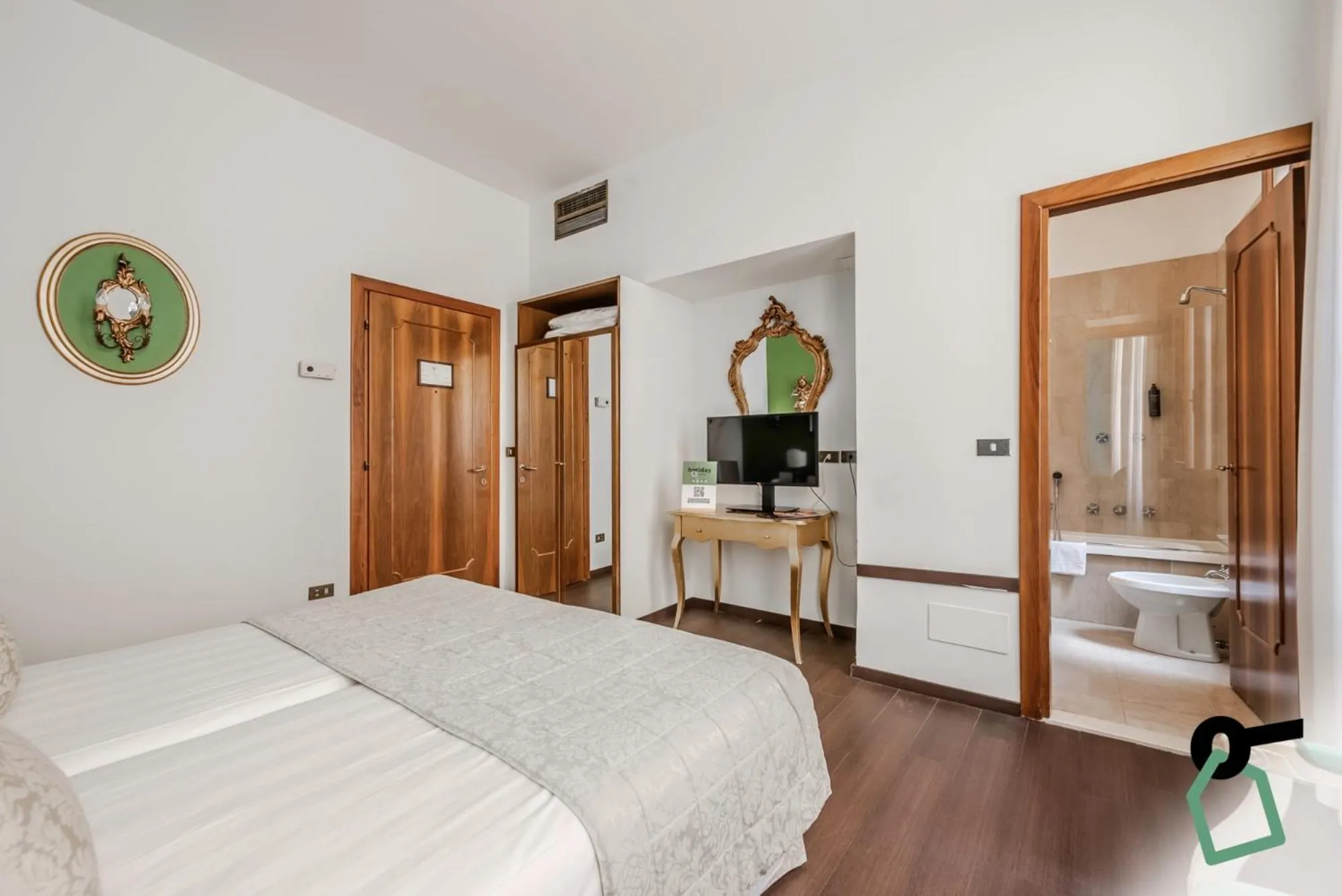 Photo of the whole room, Bed in HOTIDAY Room Collection - Venezia Santa Lucia