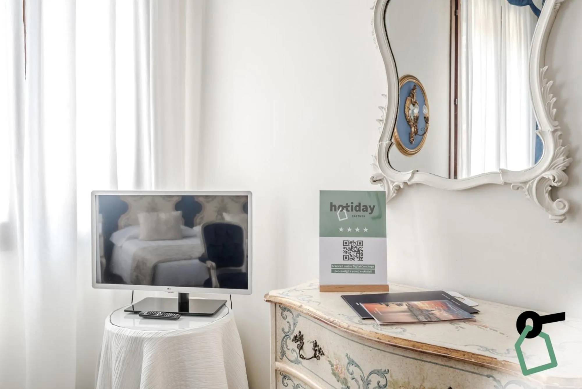 TV and multimedia in HOTIDAY Room Collection - Venezia Santa Lucia