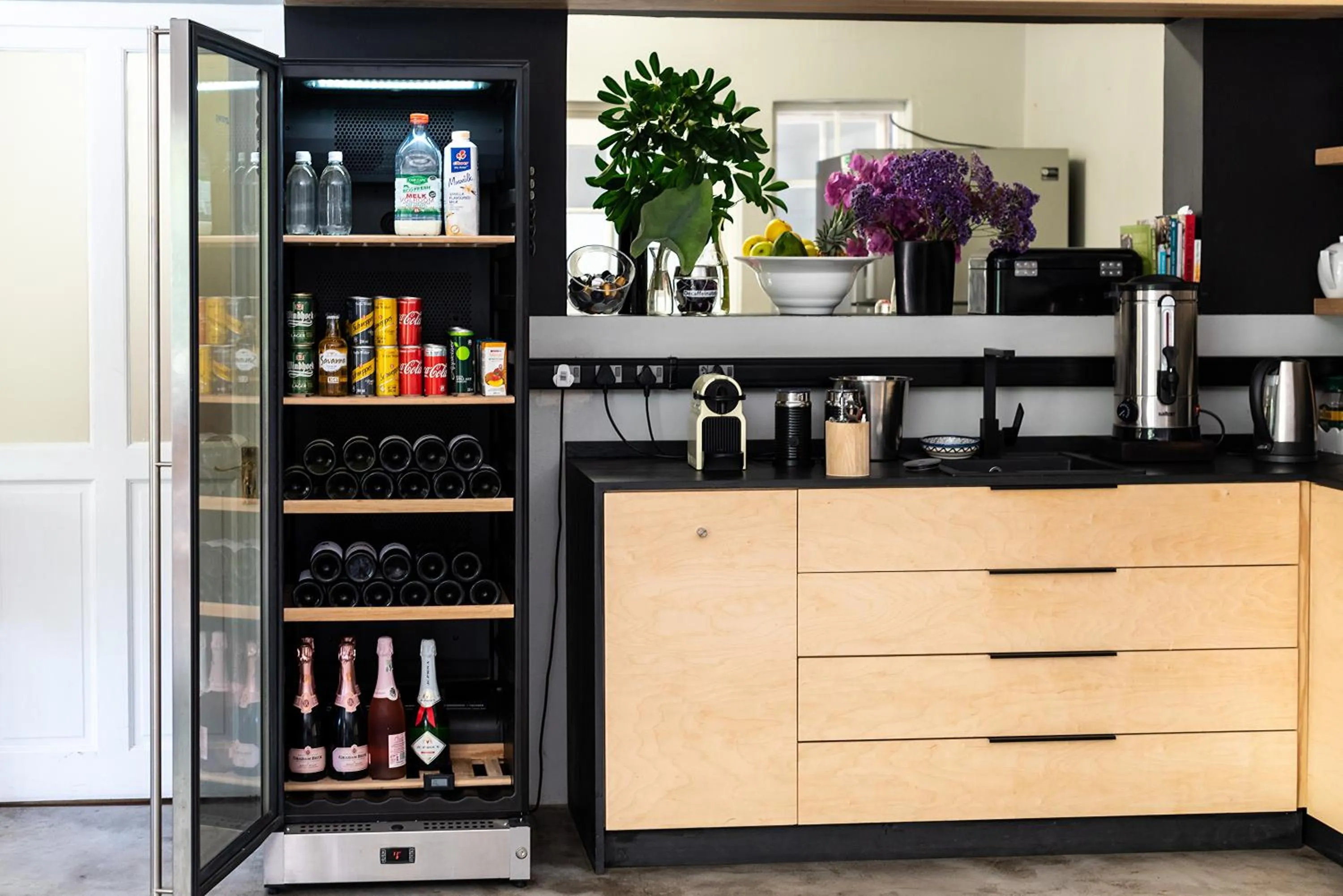 Lounge or bar in In Abundance Guest House